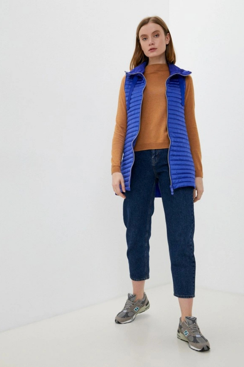 Save the Duck HILD Vest D80643W in blue worn by a woman with casual outfit and athletic shoes.