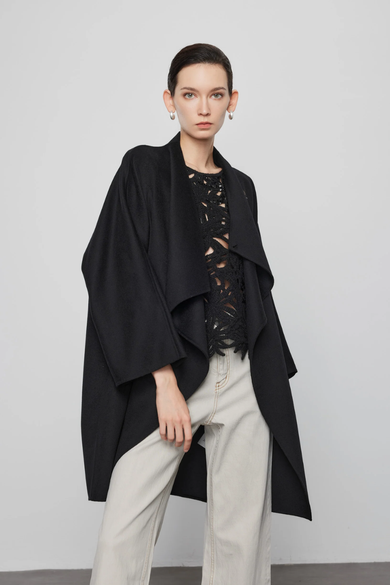 Max Simple 
Featherlight Oversized Coat-Black