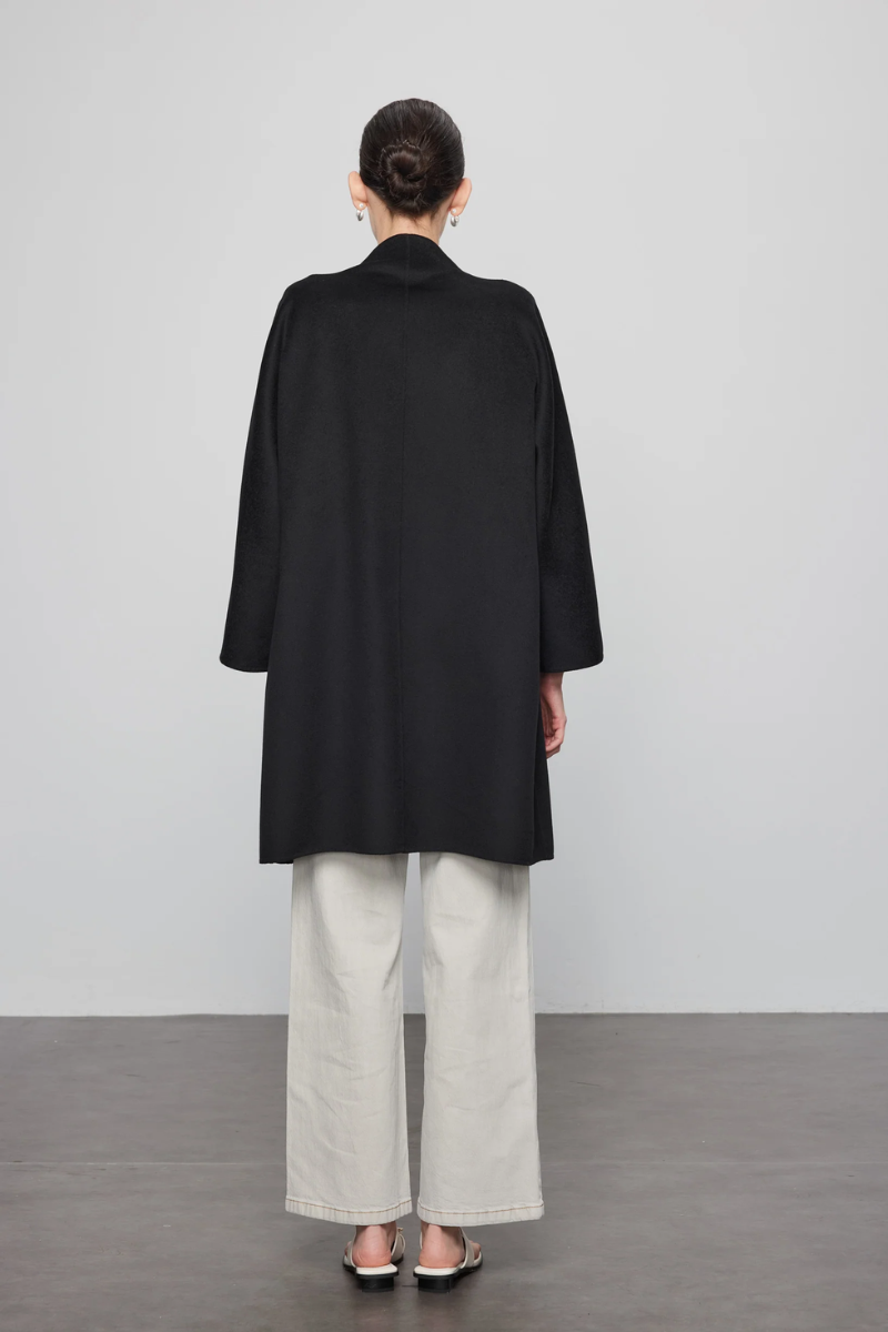 Max Simple 
Featherlight Oversized Coat-Black