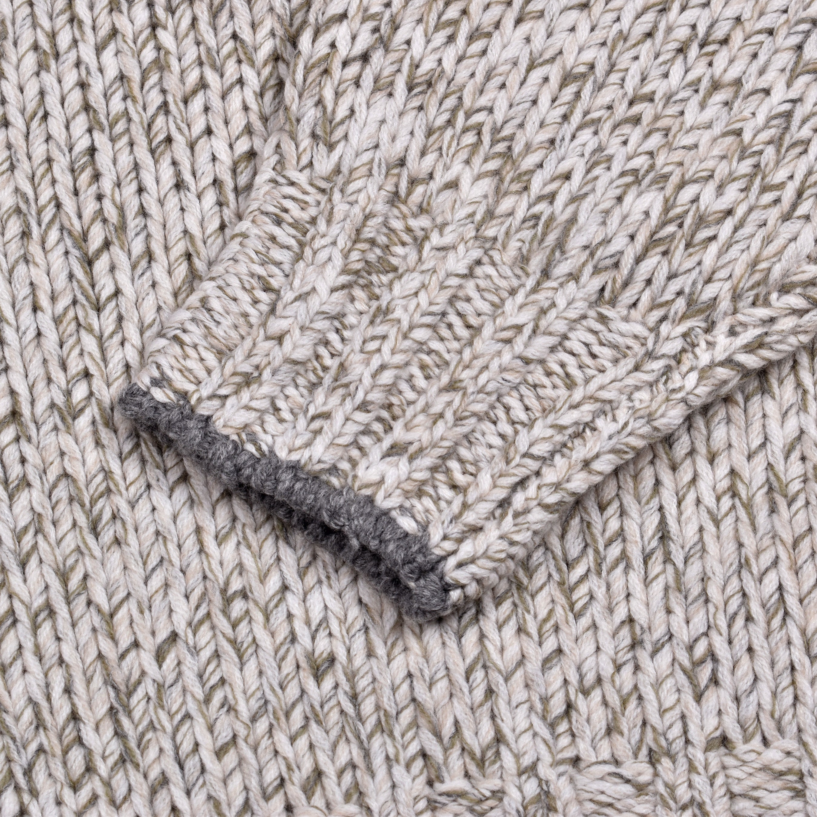 BRUNELLO CUCINELLI MEN'S LIGHT GREY CASHMERE TURTLENECK SWEATER