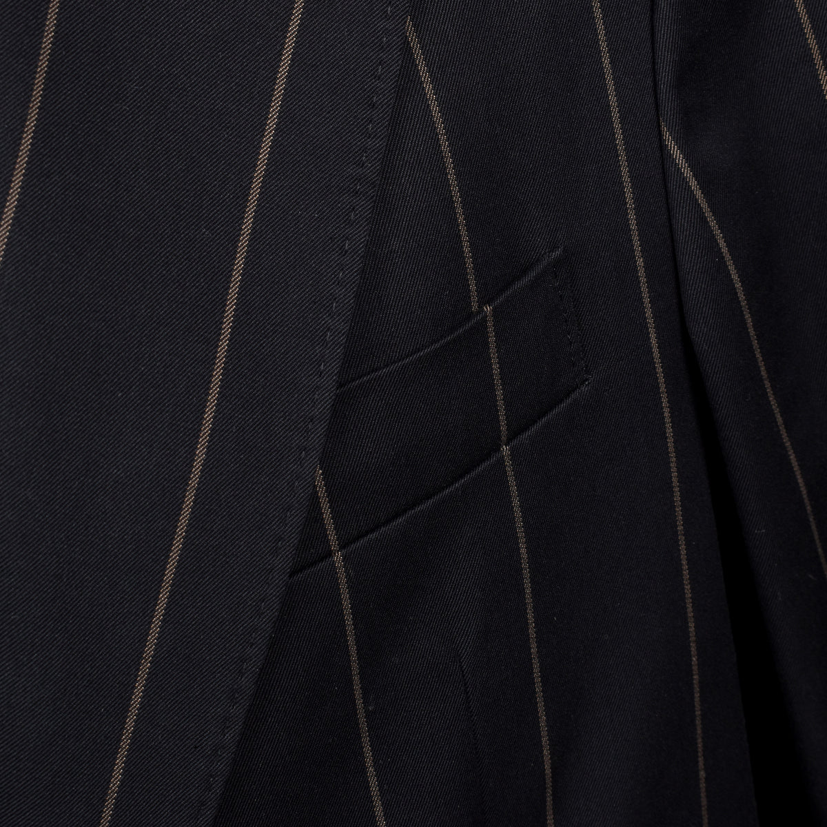 BRUNELLO CUCINELLI MEN'S BLACK WOOL STRIPED SUIT