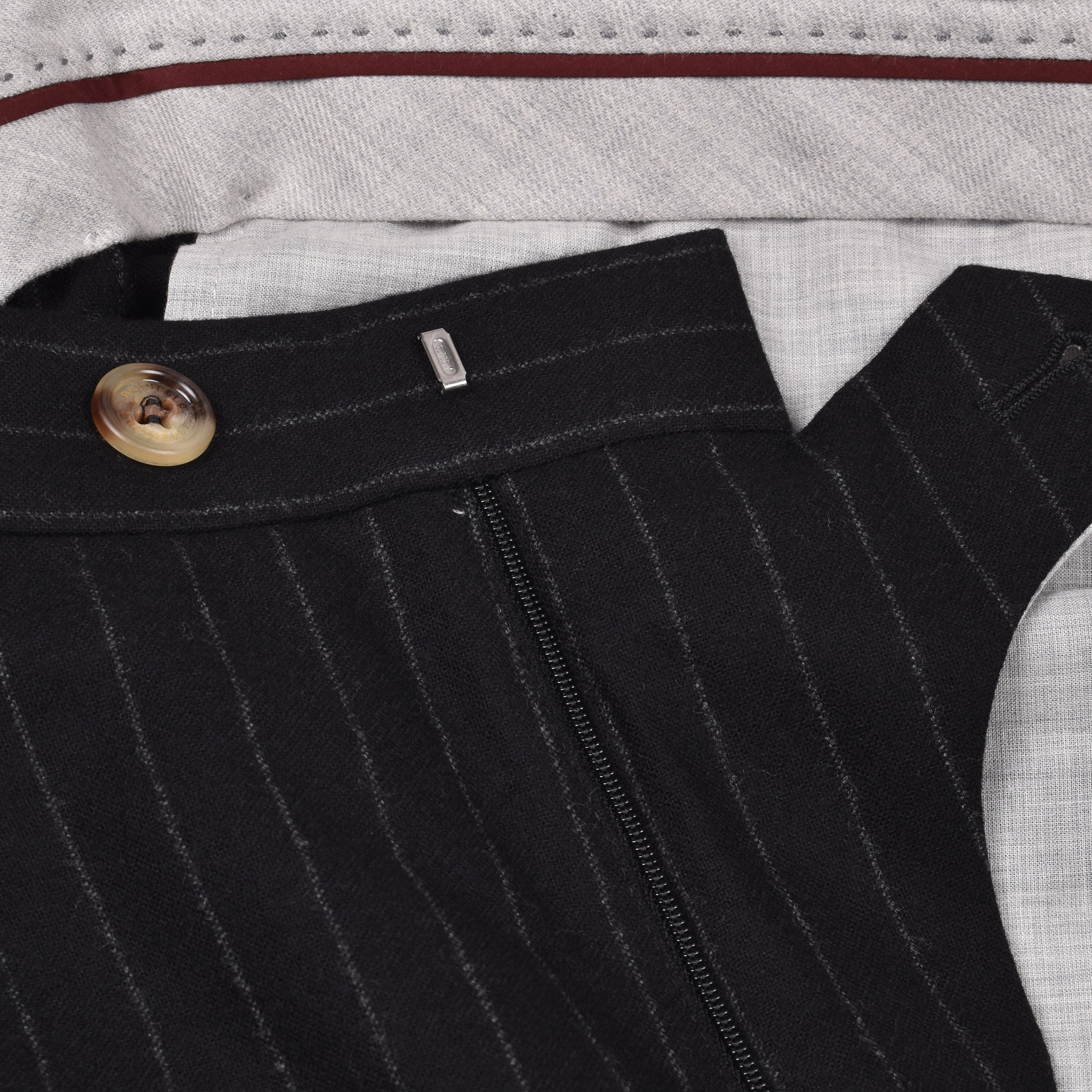 BRUNELLO CUCINELLI MEN'S PLEATED PINSTRIPED 100% VIRGIN WOOL TROUSERS/PANTS NEW