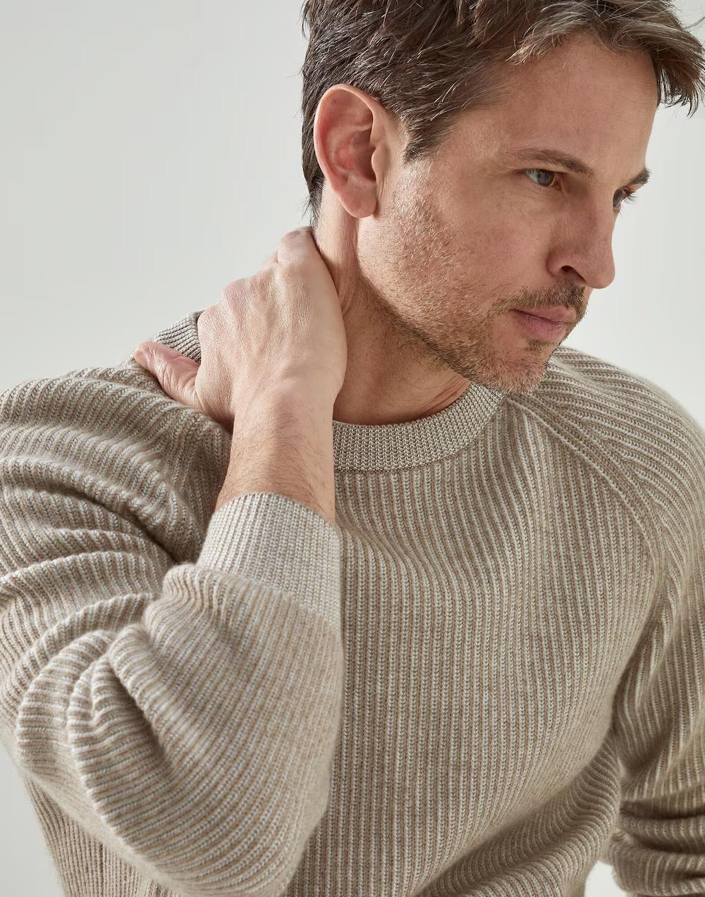 BRUNELLO CUCINELLI MEN'S BEIGE RIBBED KNIT SWEATER