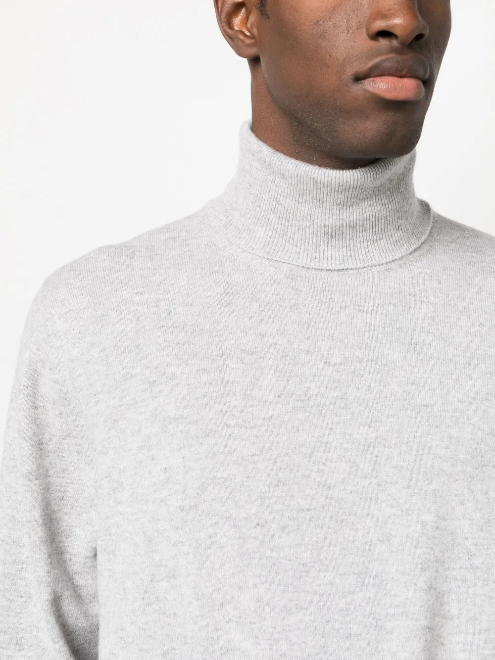 BRUNELLO CUCINELLI MEN'S LIGHT GREY WOOL TURTLENECK SWEATER