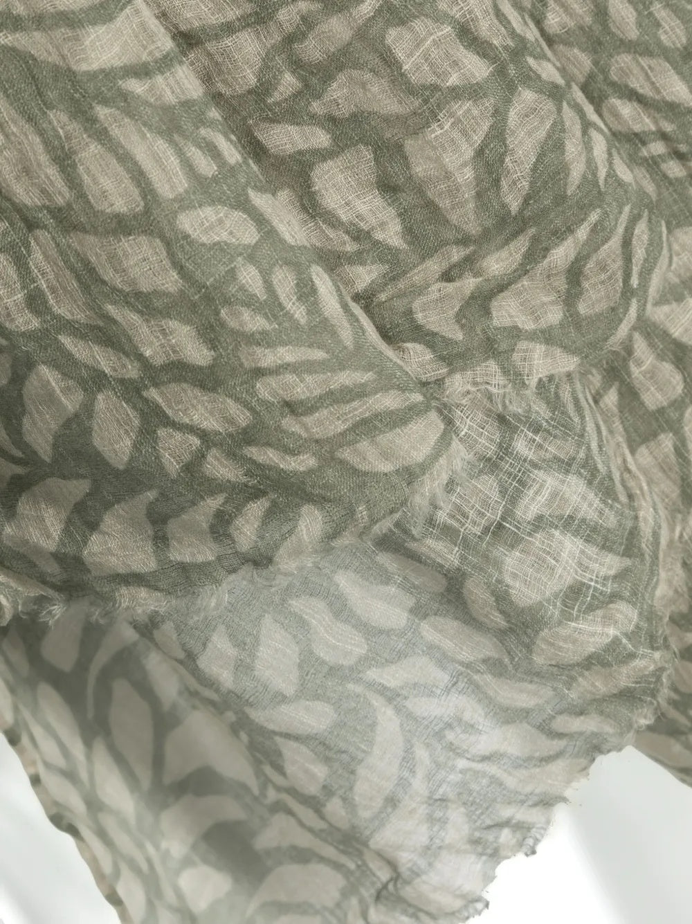 BRUNELLO CUCINELLI WOMEN'S BEIGE AND GREEN PATTERNED SCARF
