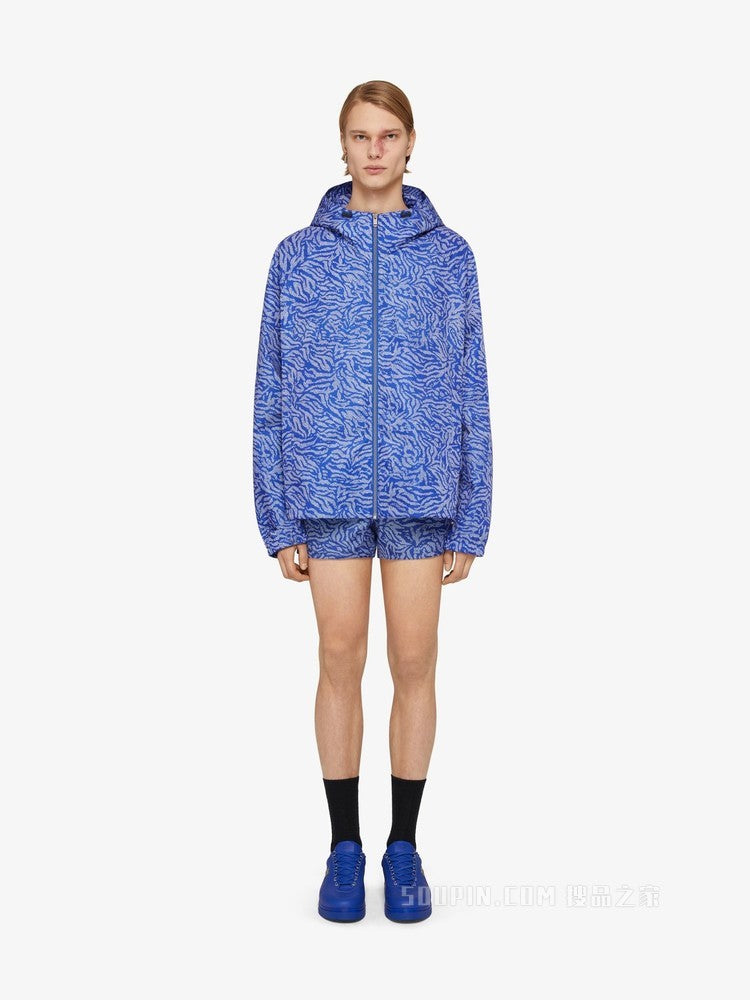 GIVENCHY MEN'S BLUE WHITE PRINT WINDBREAKER JACKET