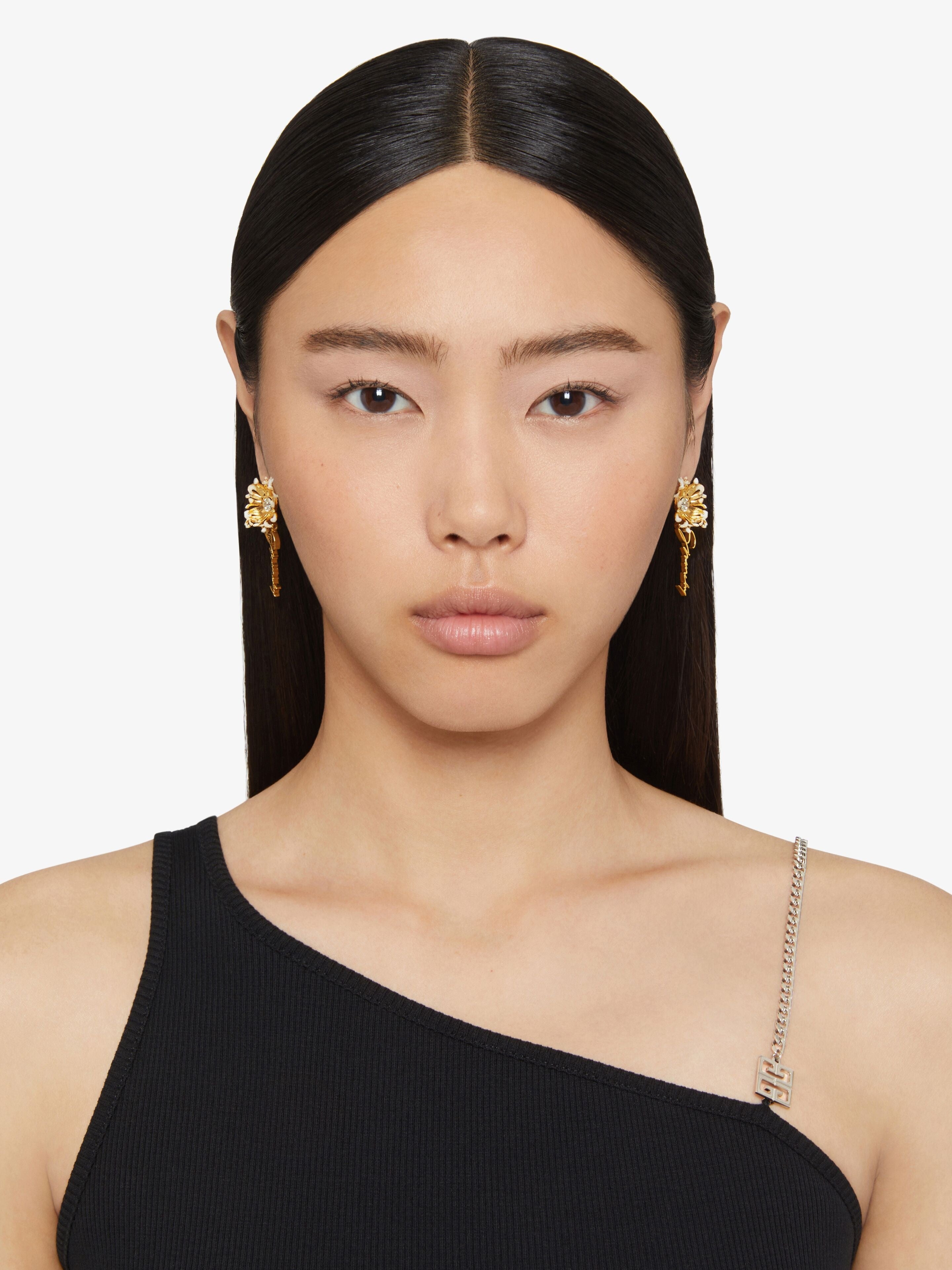 GIVENCHY WOMEN'S DAISY GIVENCHY GOLDEN WHITE EARRINGS NWT