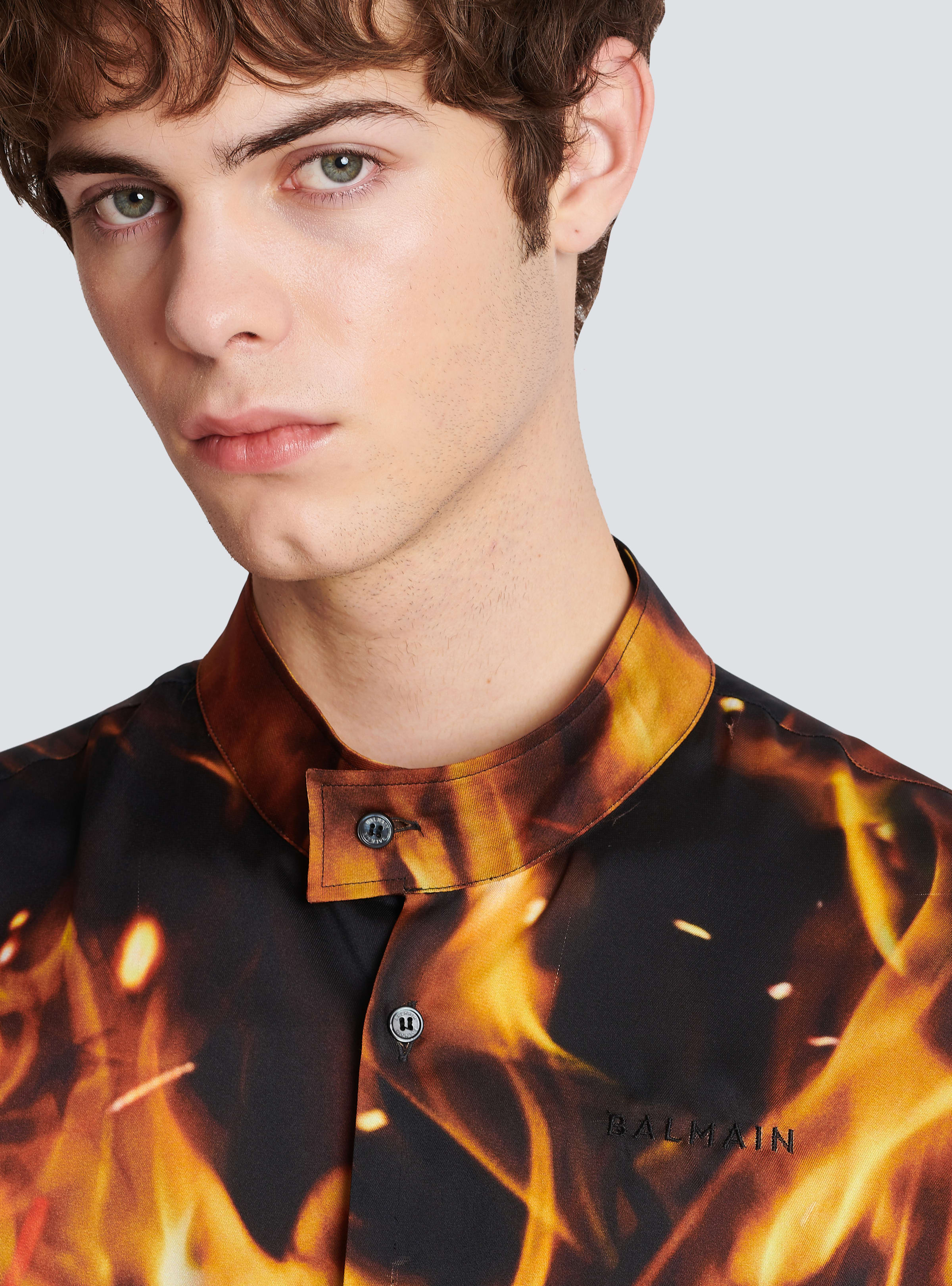 BALMAIN MEN'S BLACK YELLOW FIRE PRINT COLLARLESS SHIRT