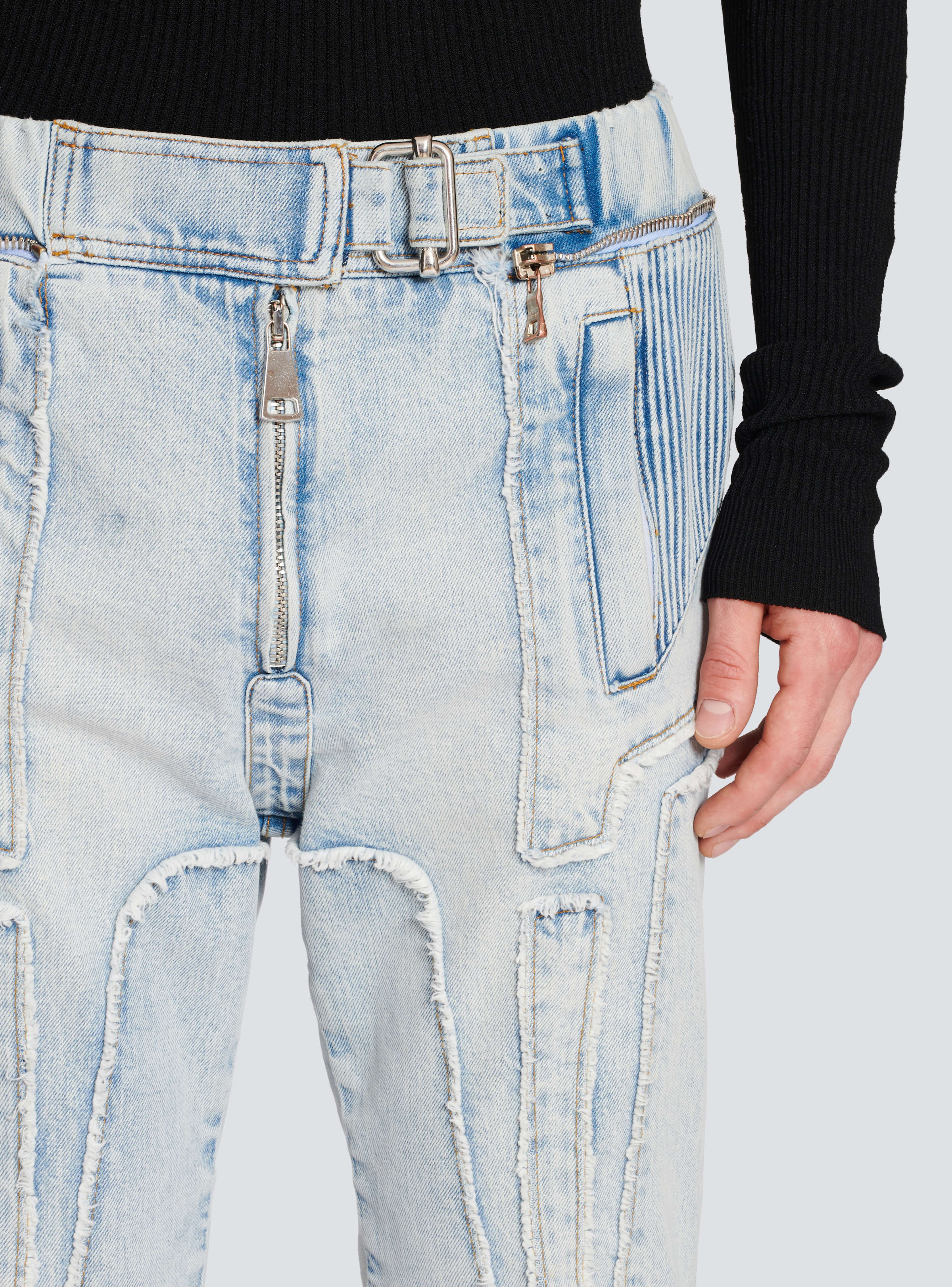 BALMAIN MEN'S LIGHT BLUE TAPERED DENIM PANTS
