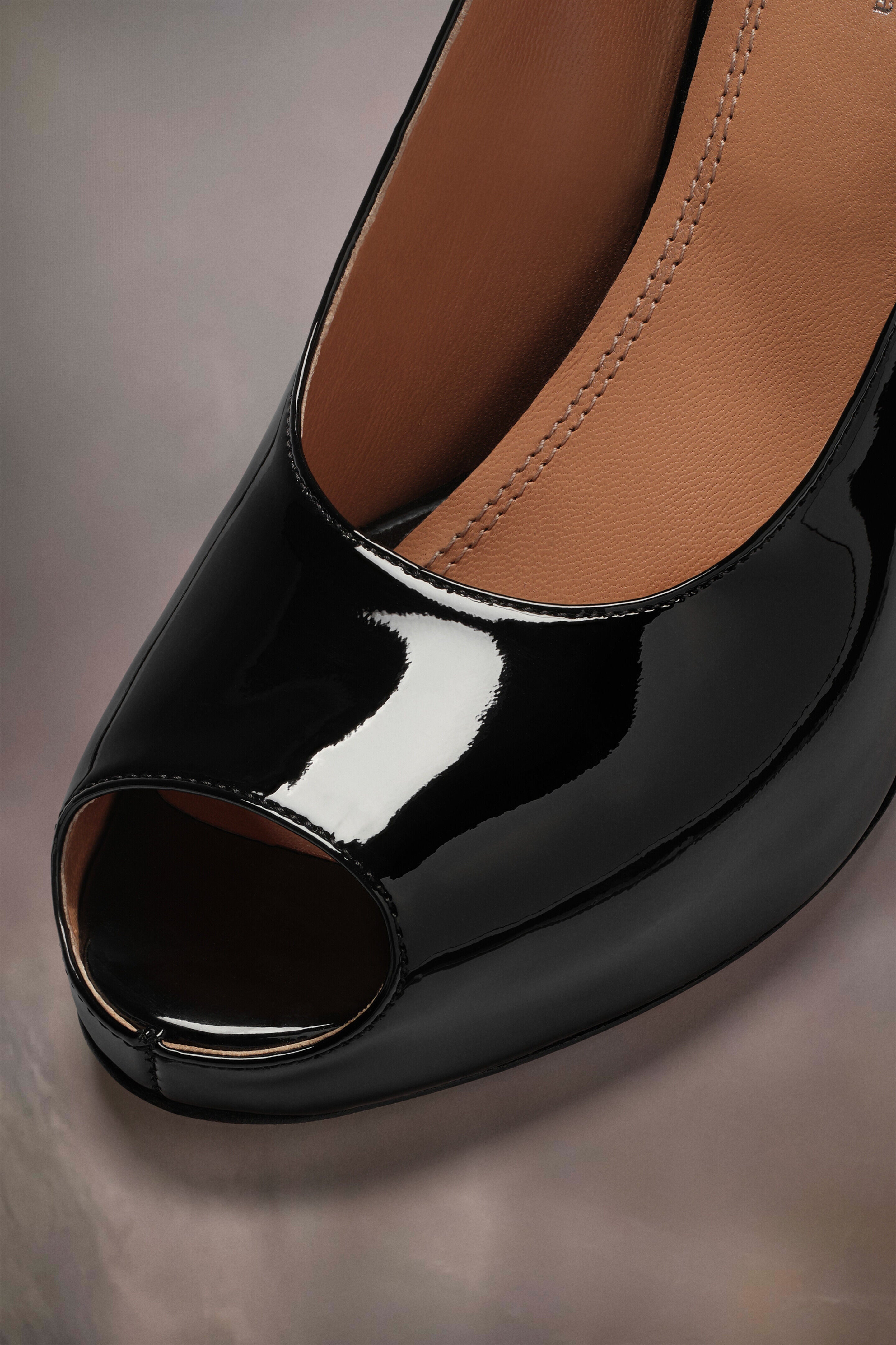 MAISON MARGIELA WOMEN'S SHOE NWT