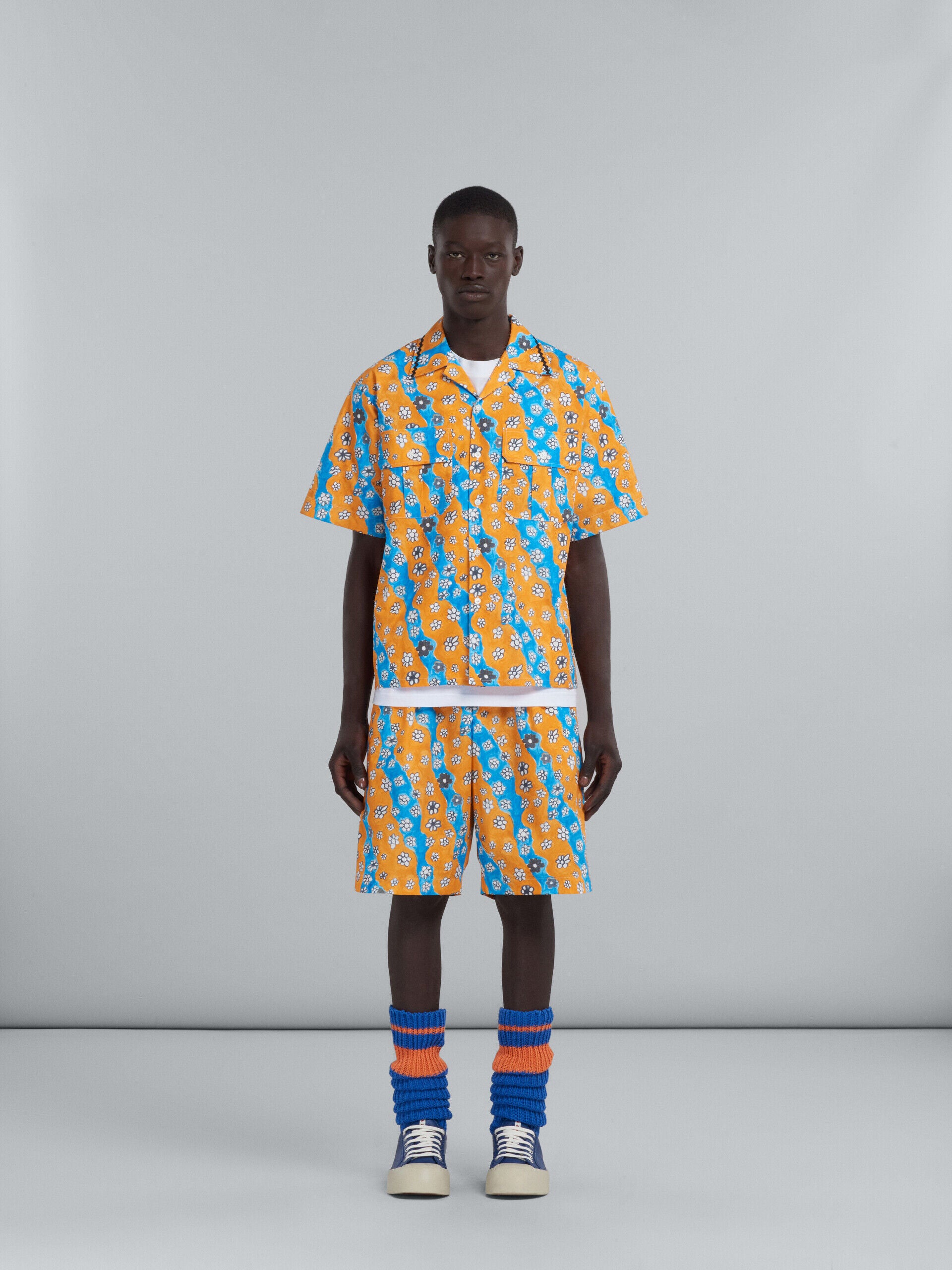MARNI MEN'S MULTICOLOR FLORAL PATTERNED SHORTS