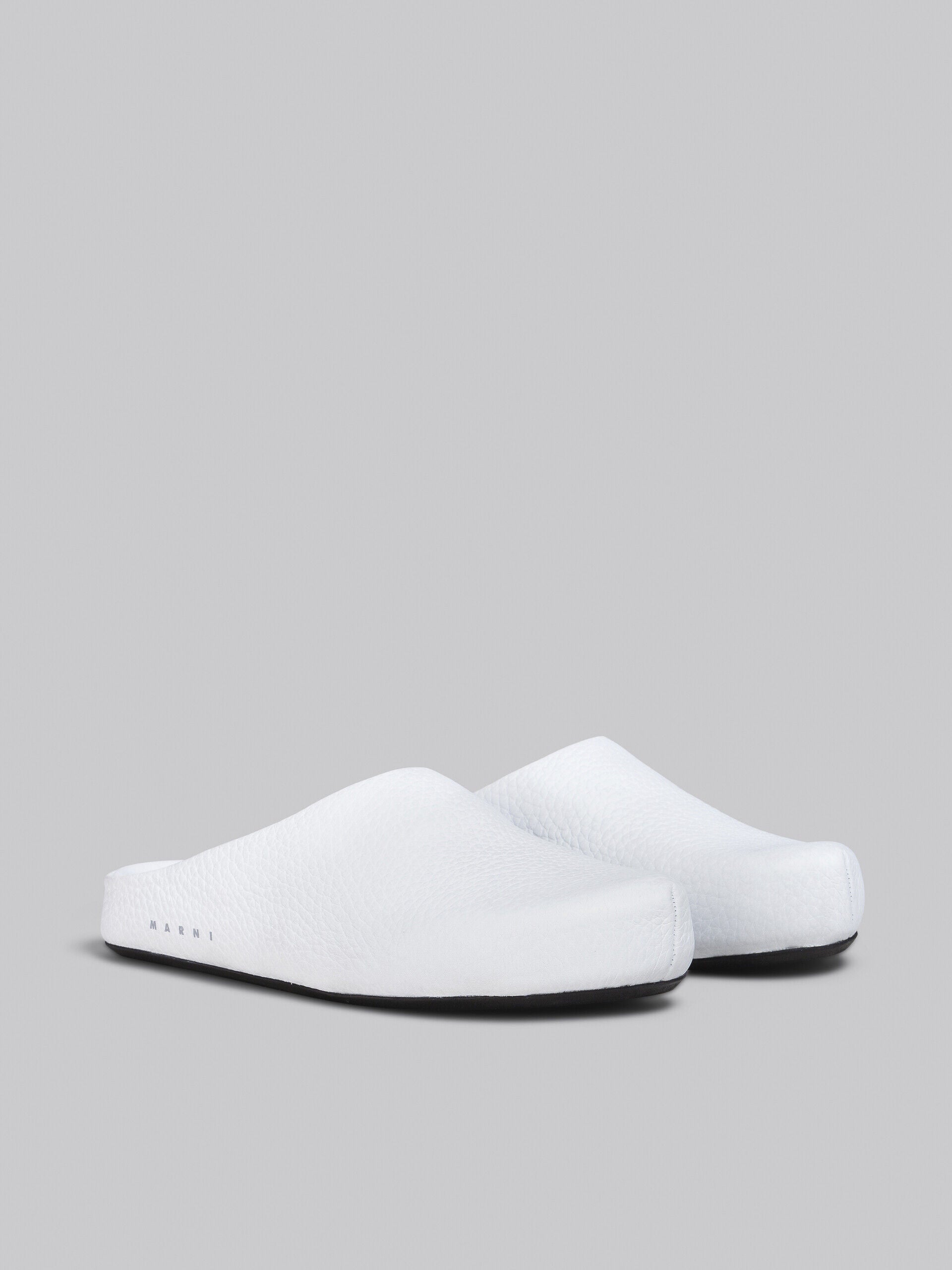 MARNI MEN'S WHITE LEATHER MULE SHOES