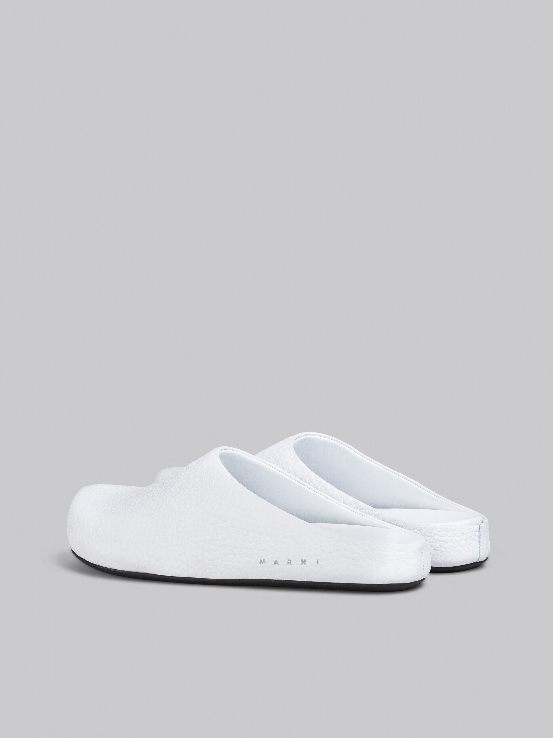 MARNI MEN'S WHITE LEATHER MULE SHOES