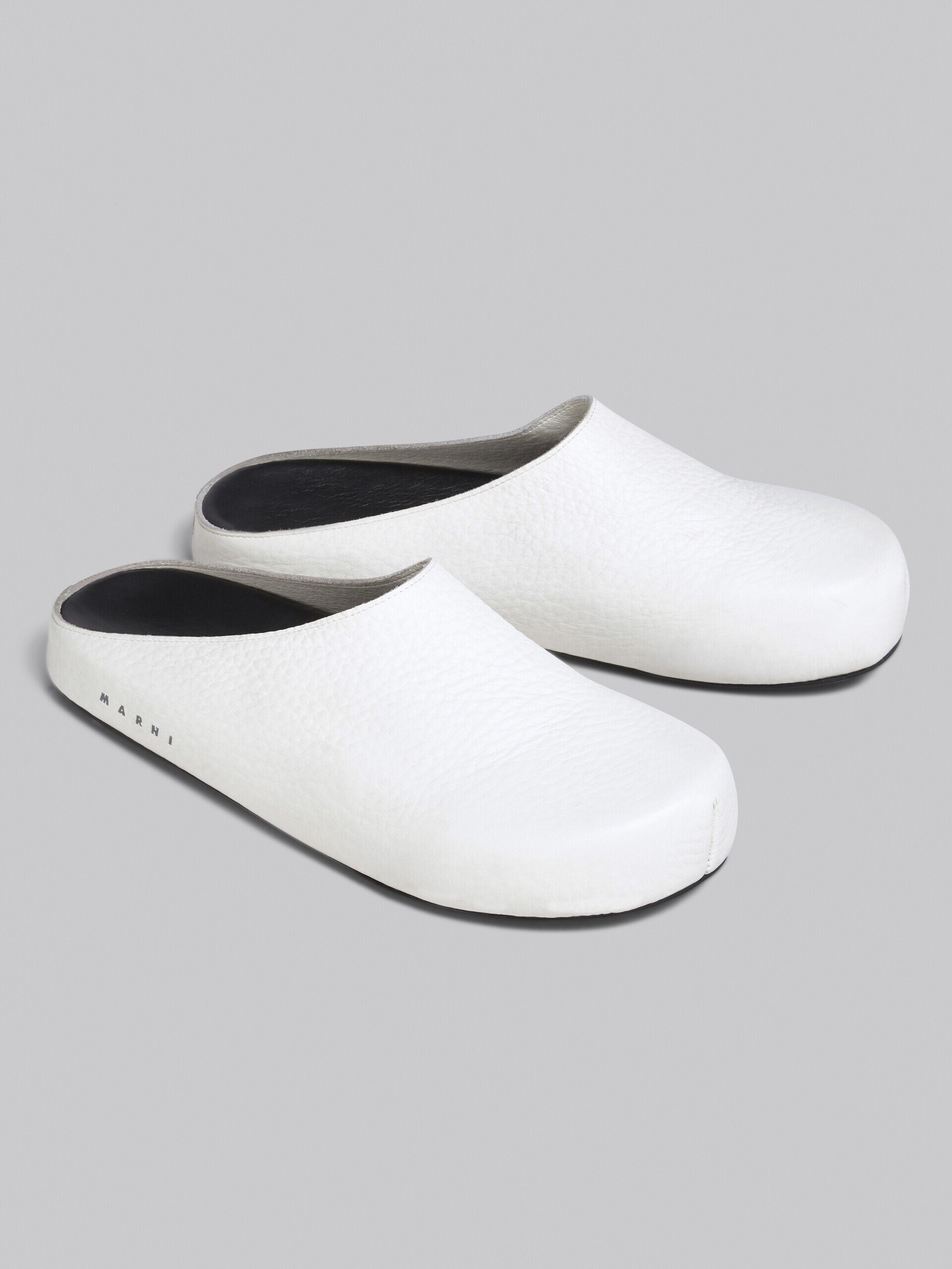 MARNI MEN'S WHITE LEATHER MULE SHOES