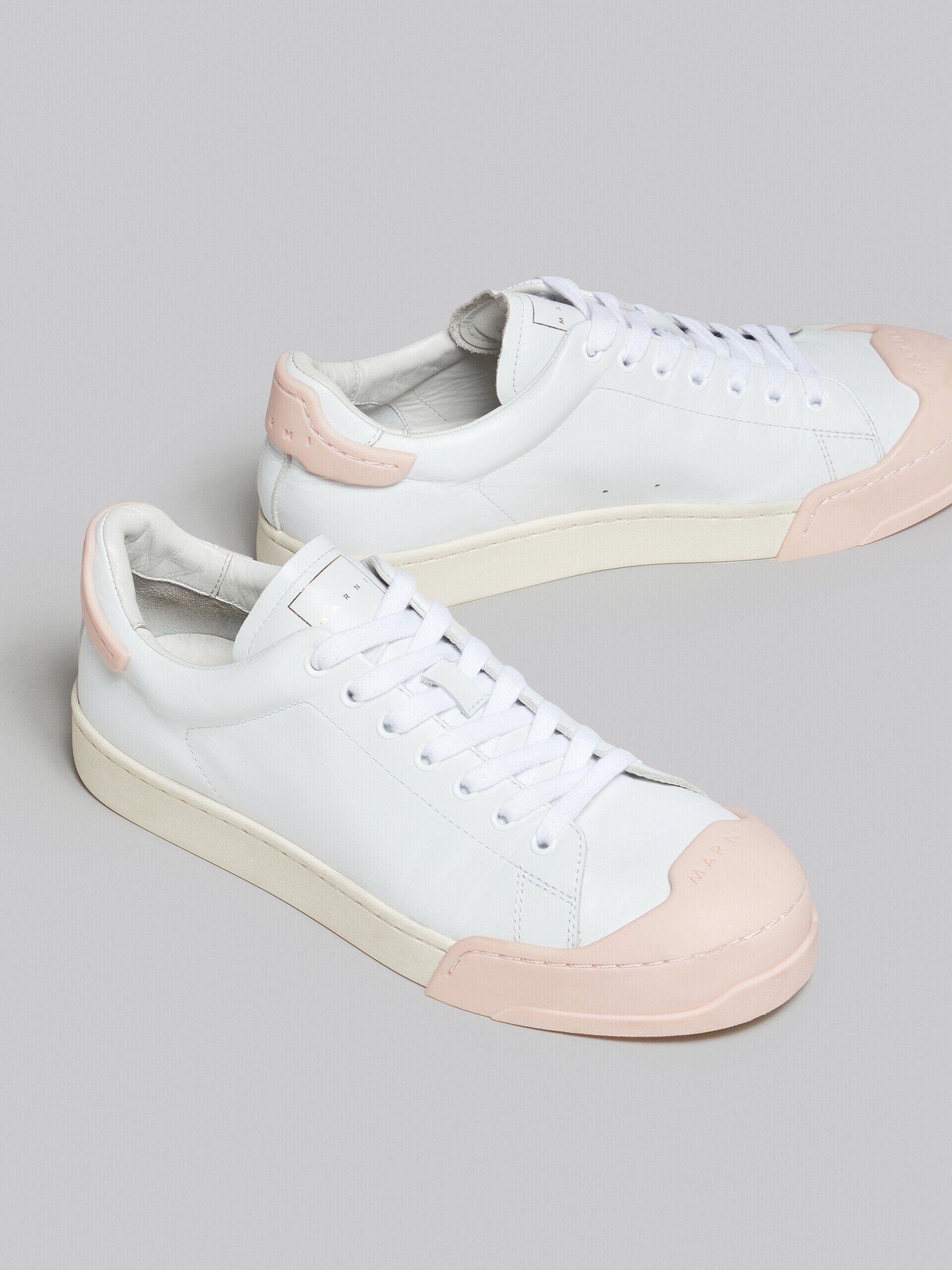 MARNI MEN'S WHITE PINK LEATHER SNEAKERS