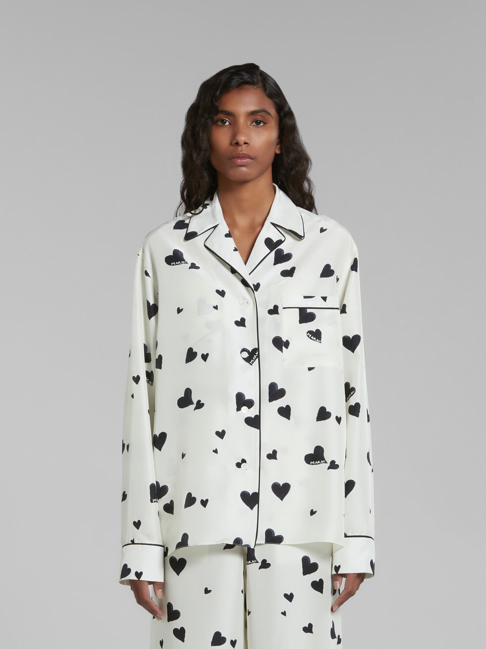 MARNI WOMEN'S STONE WHITE HEART PRINT SHIRT