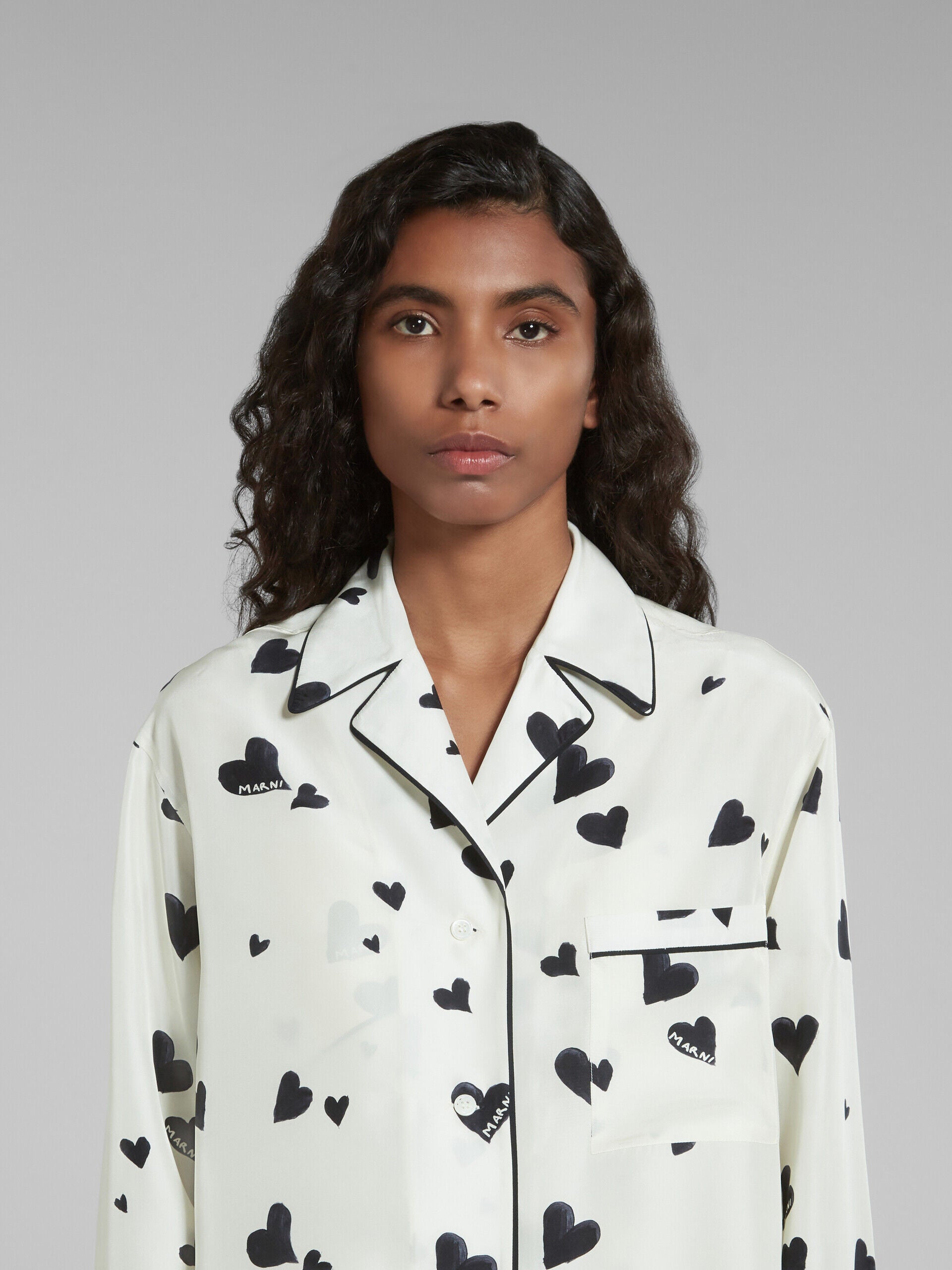 MARNI WOMEN'S STONE WHITE HEART PRINT SHIRT
