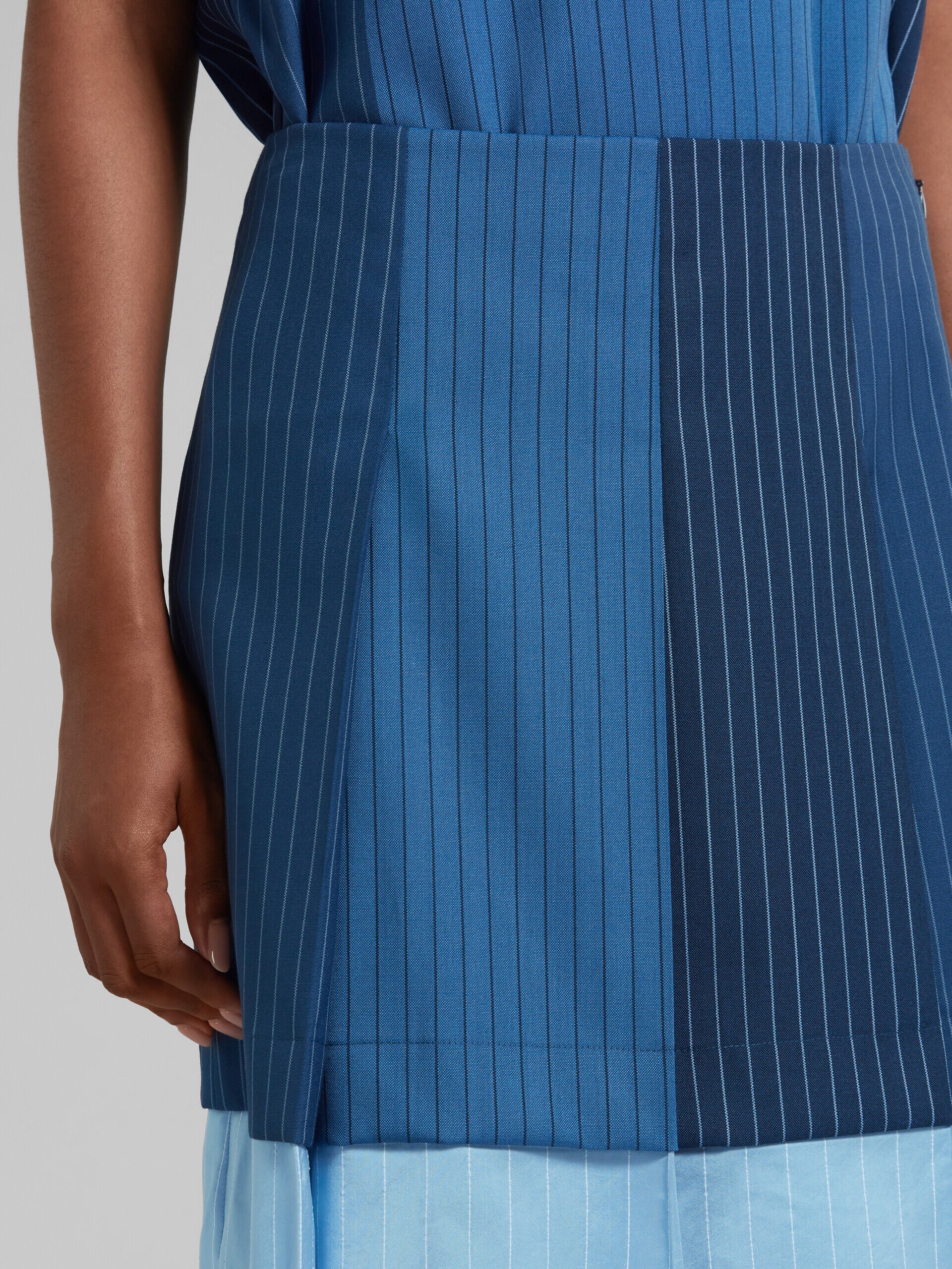 MARNI WOMEN'S BLUE PINSTRIPE PLEATED SKIRT