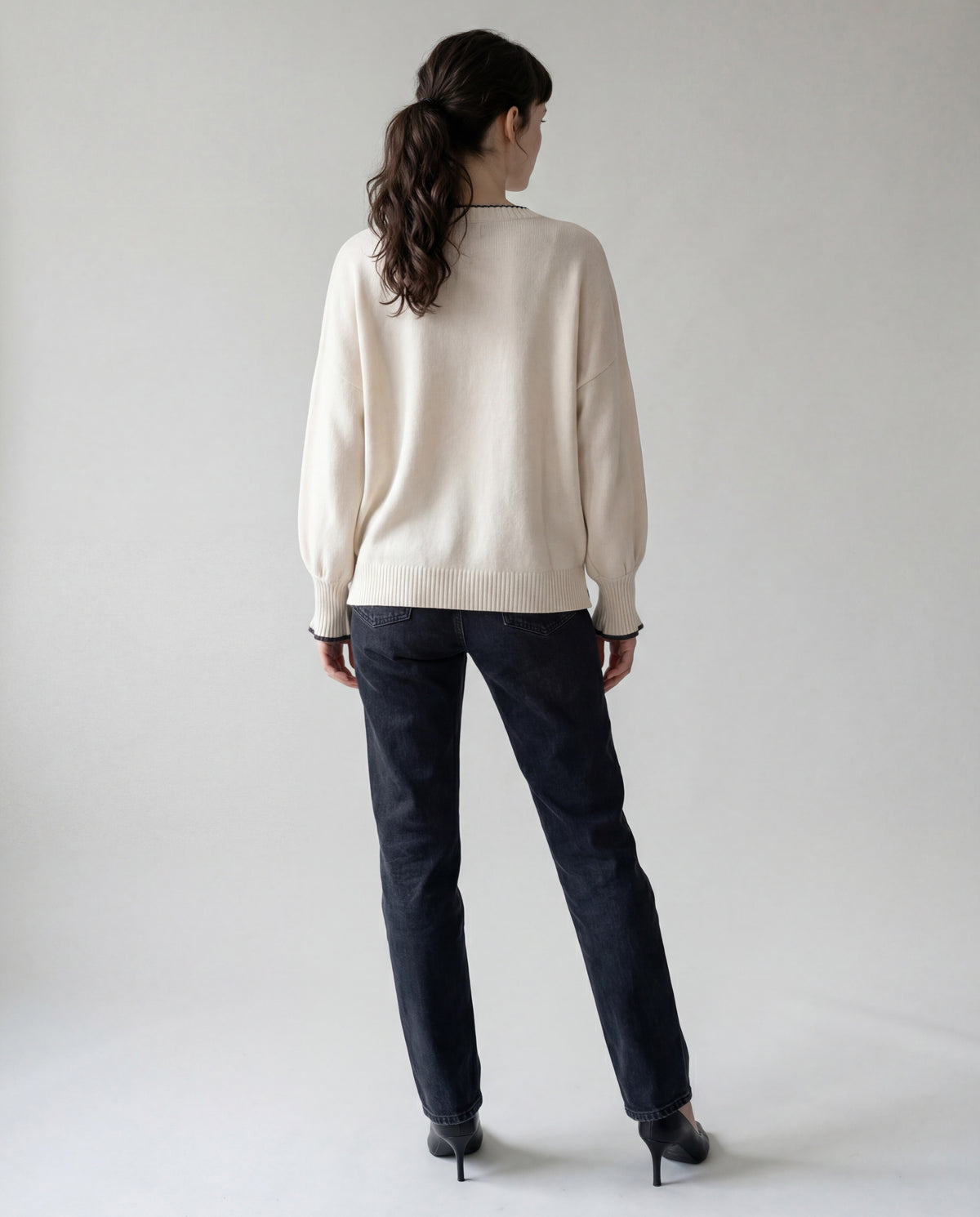 BRUNELLO CUCINELLI WOMEN'S OFF WHITE CASHMERE CREWNECK SWEATER