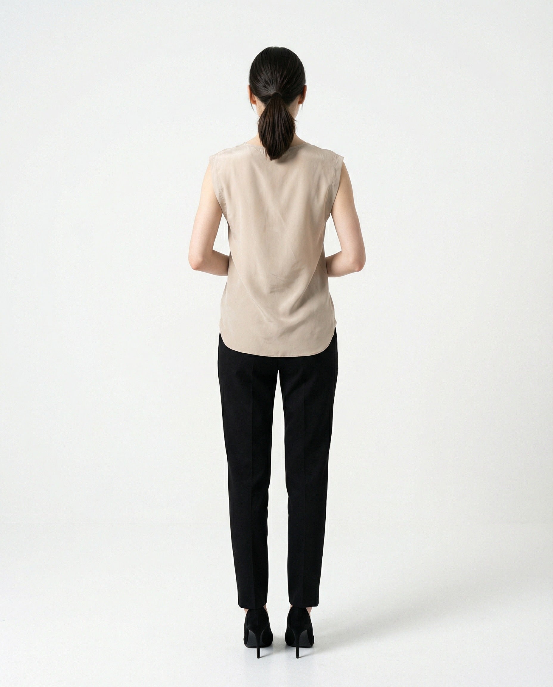 BRUNELLO CUCINELLI WOMEN'S SAND SILK SLEEVELESS SHIRT