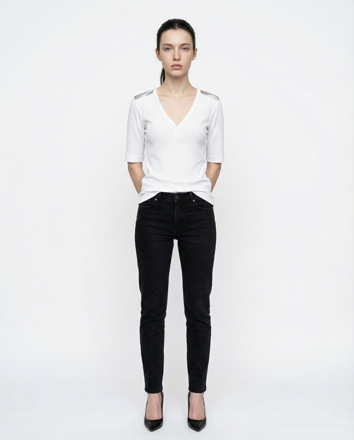 BRUNELLO CUCINELLI WOMEN'S WHITE RIBBED V NECK SHIRT