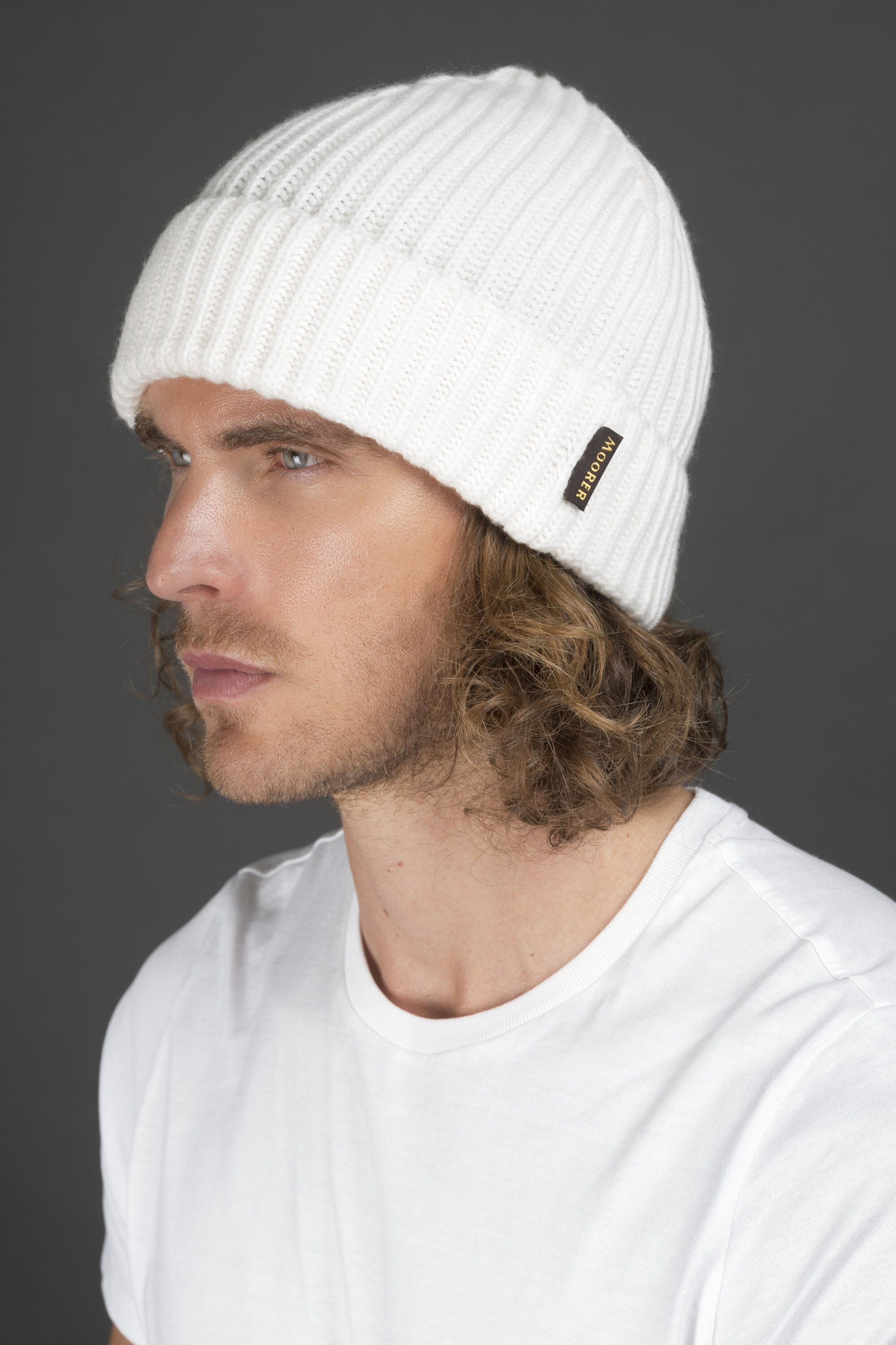 MOORER MEN'S WHITE RIBBED KNIT BEANIE