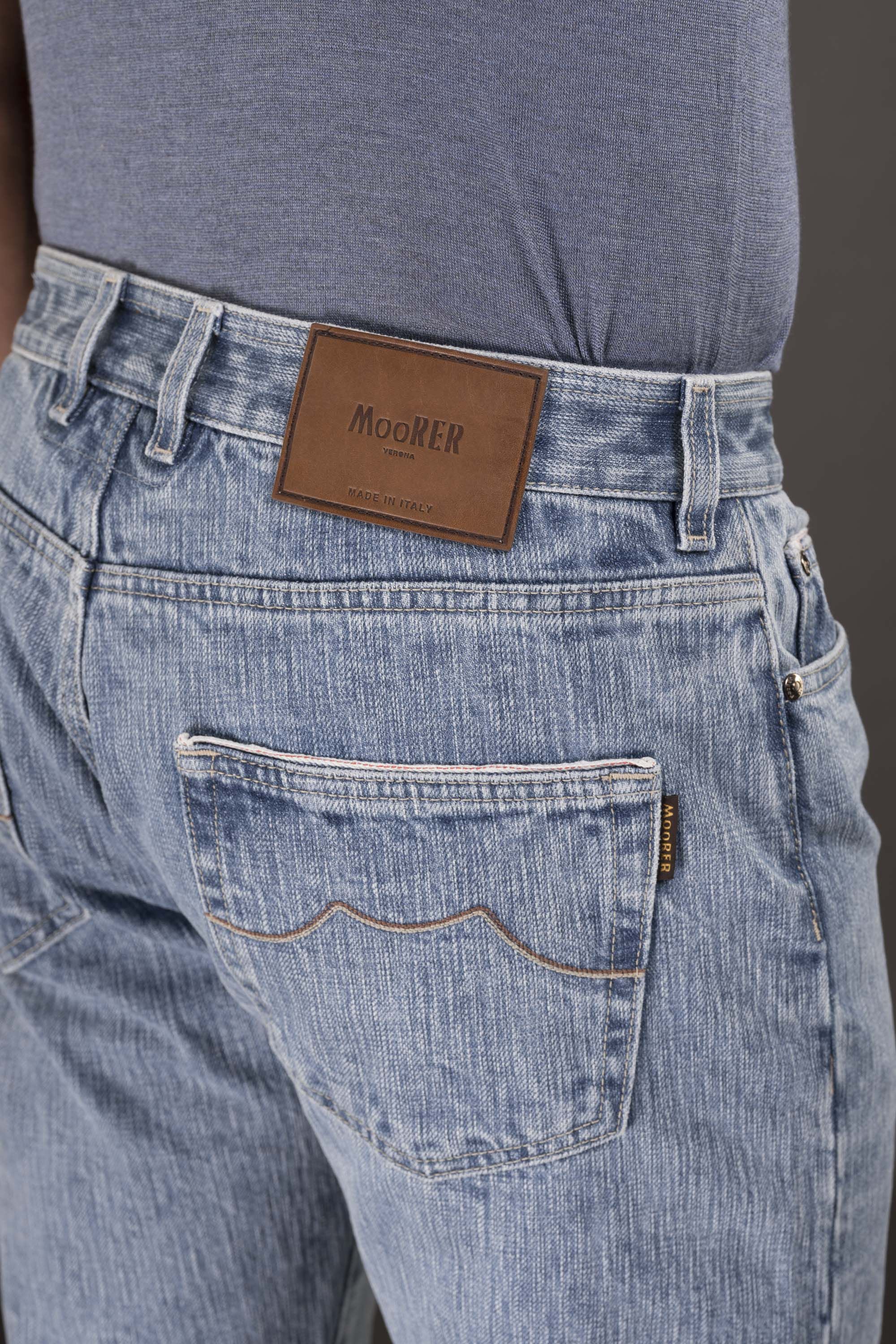 MOORER MEN'S LIGHT BLUE RELAXED TROUSERS