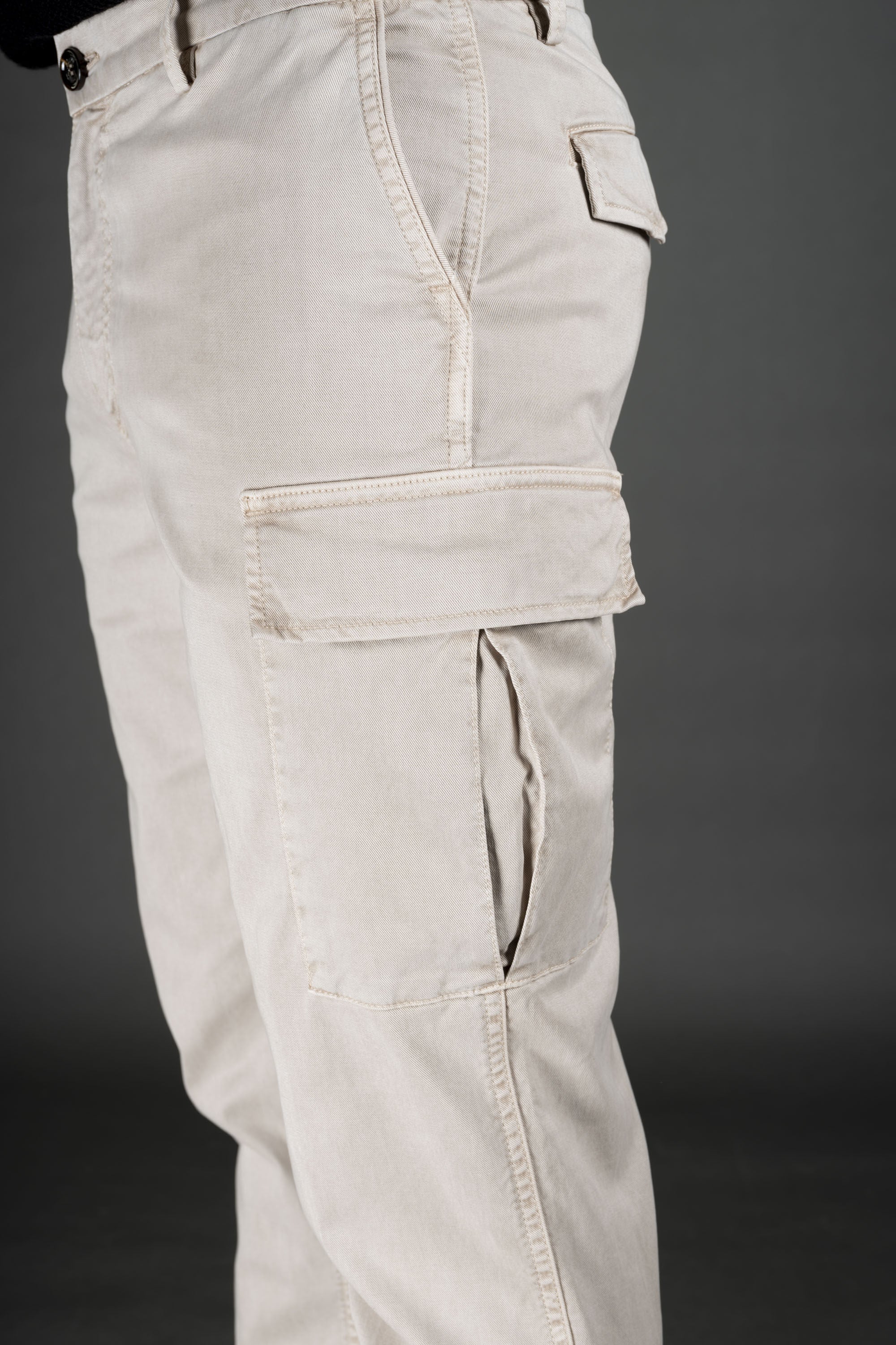 MOORER MEN'S ALMOND TAILORED CARGO TROUSERS