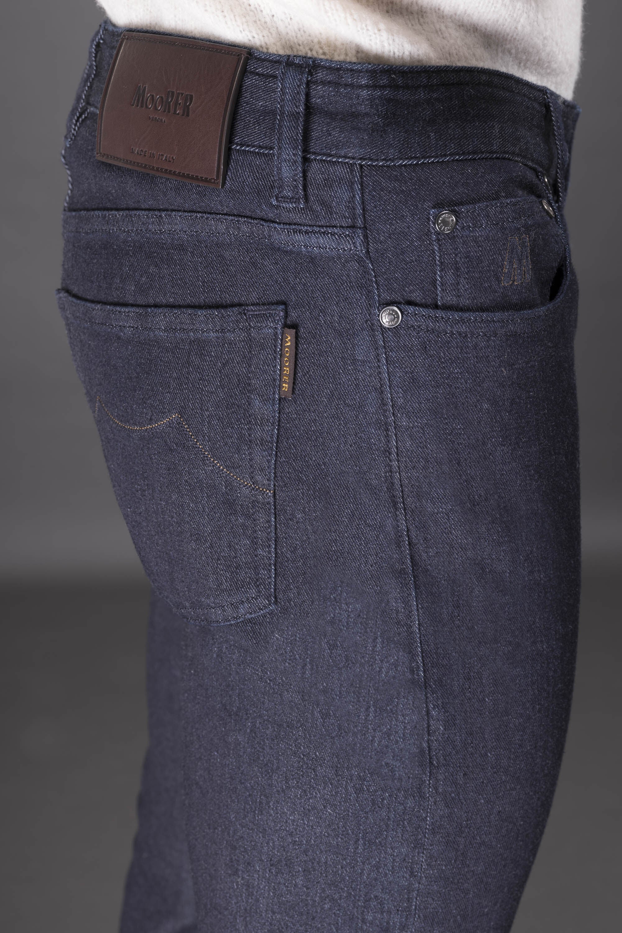MOORER MEN'S DARK BLUE SLIM TROUSERS
