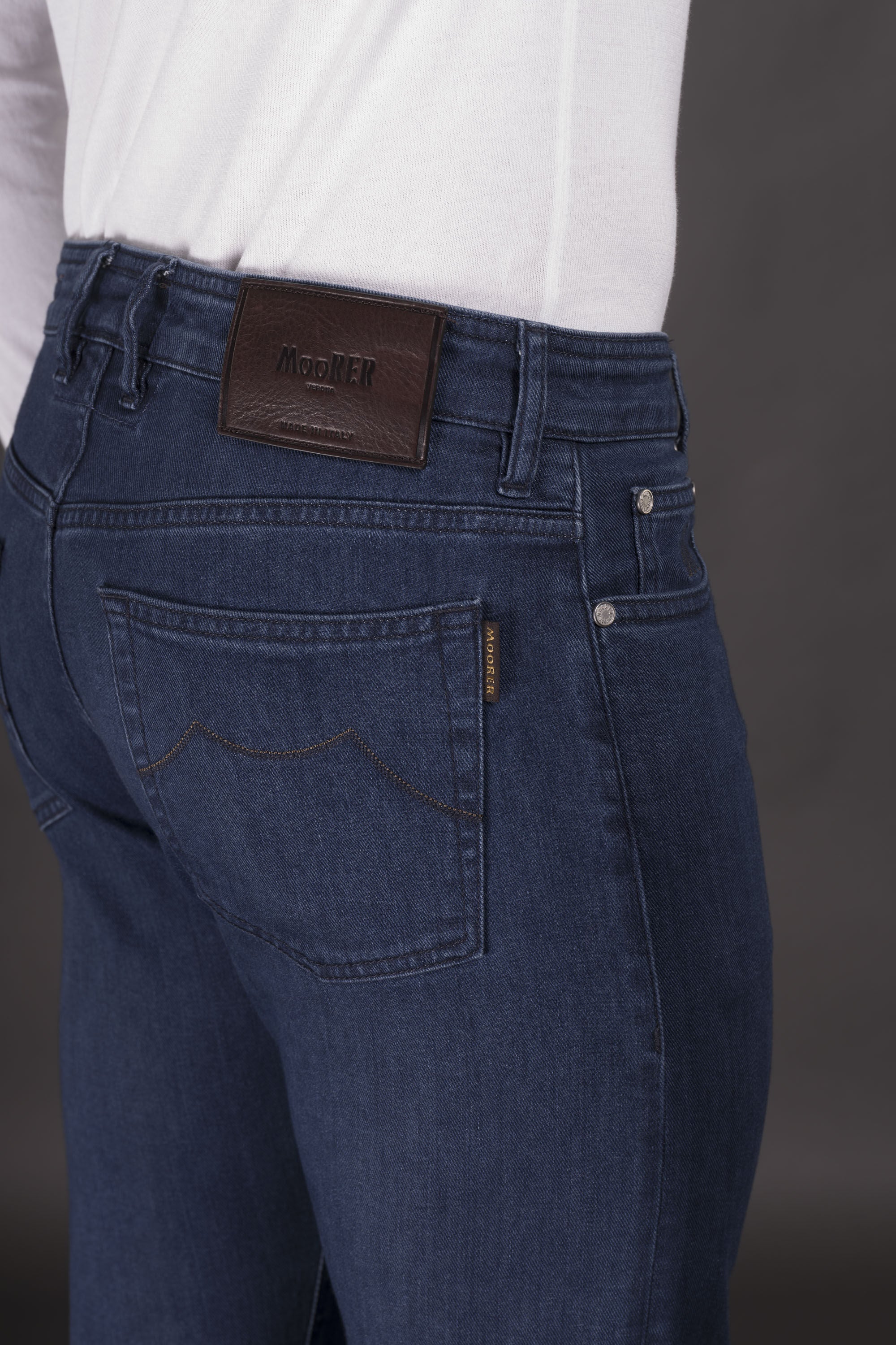 MOORER MEN'S DARK BLUE SLIM-FIT TROUSERS