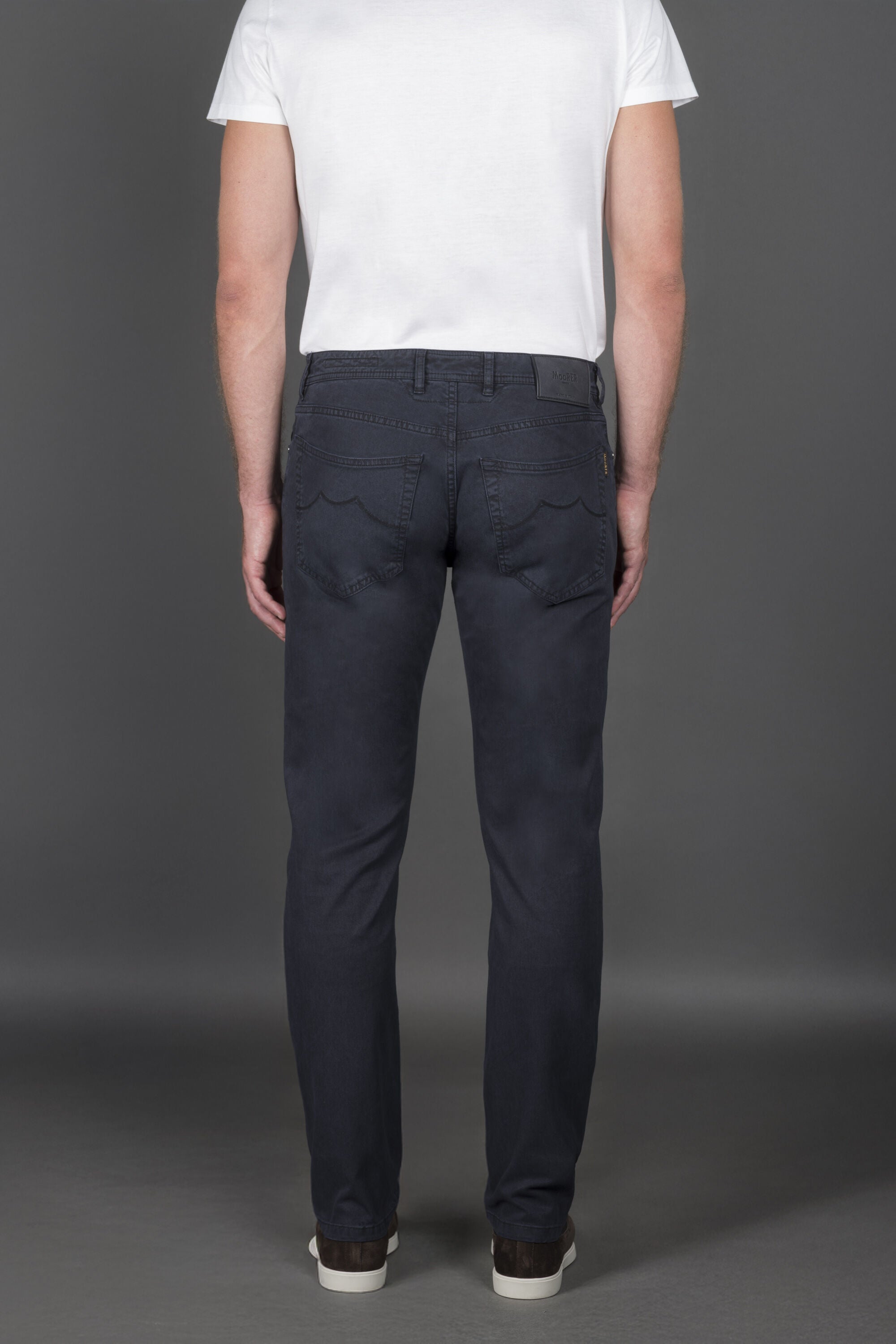 MOORER MEN'S NAVY SLIM-FIT TROUSERS