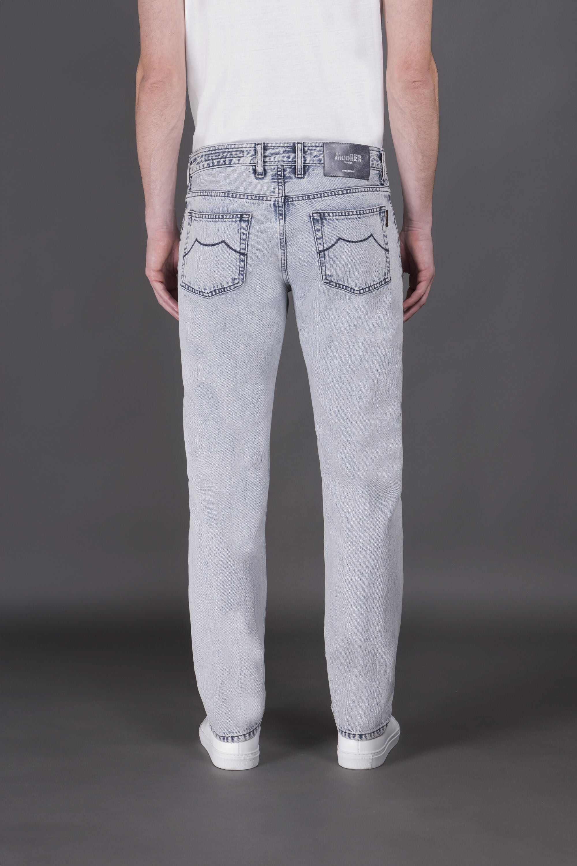 MOORER MEN'S LIGHT WASH STRAIGHT-LEG JEANS