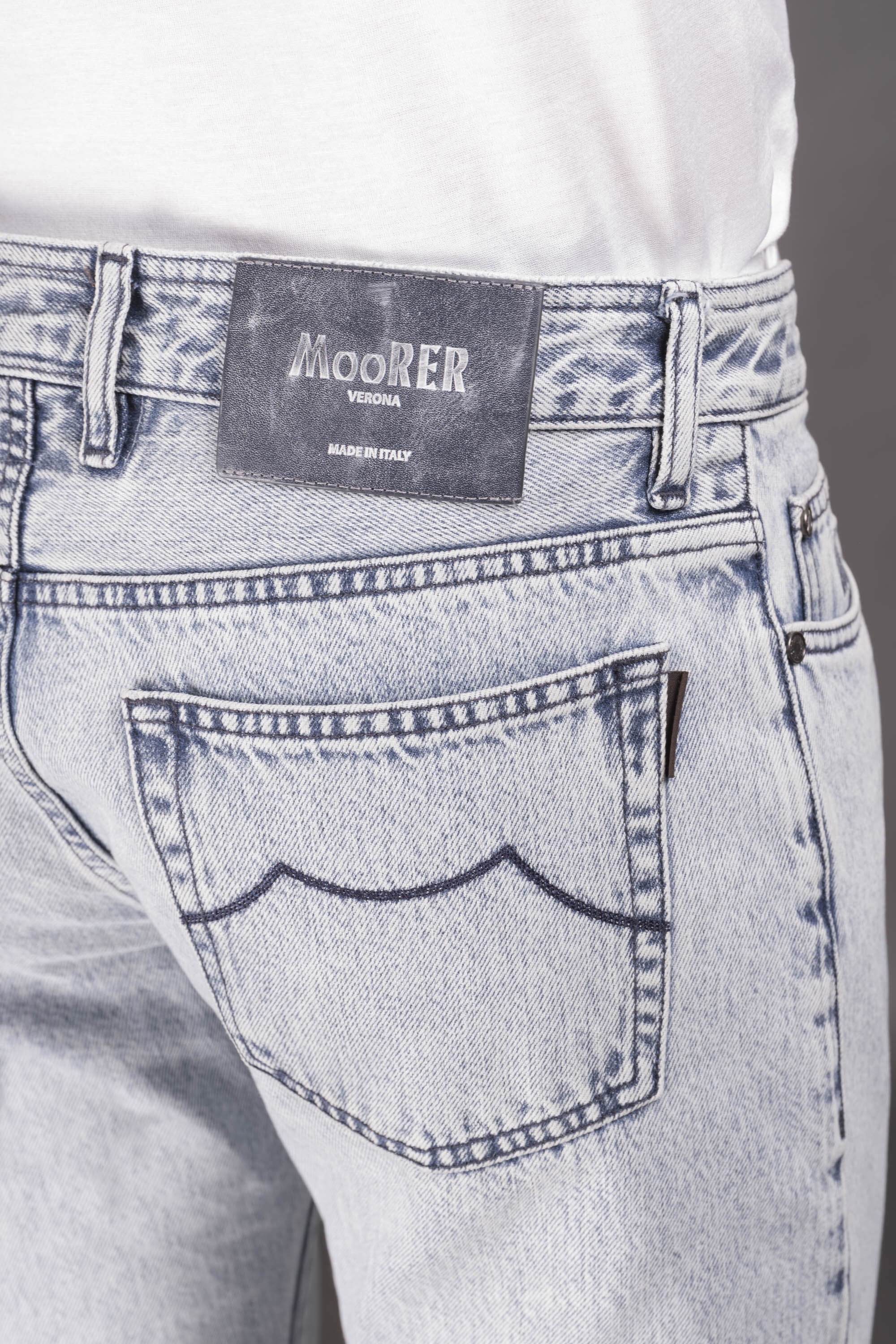 MOORER MEN'S LIGHT WASH STRAIGHT-LEG JEANS