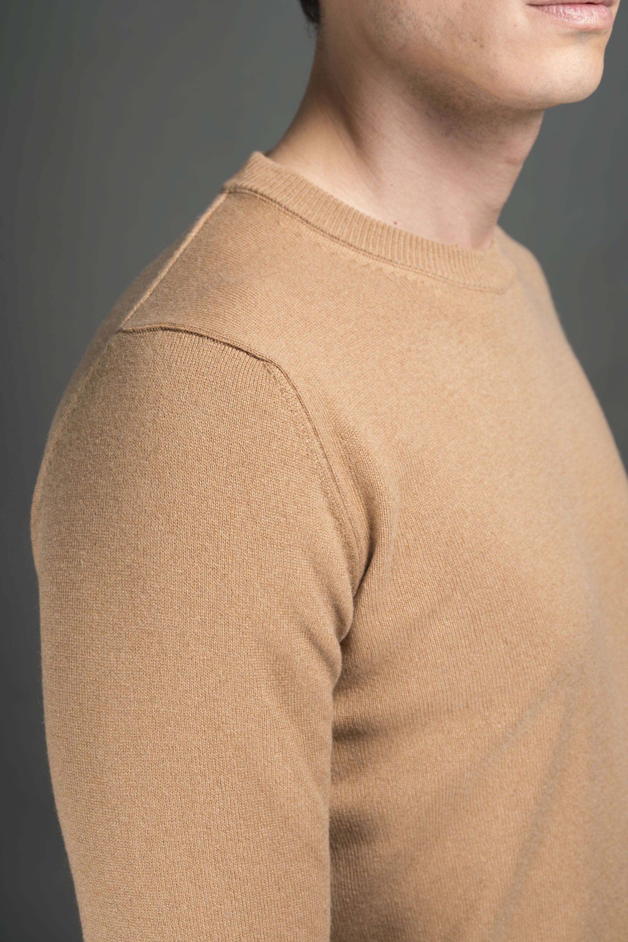 MOORER MEN'S CAMEL CREW NECK SWEATER