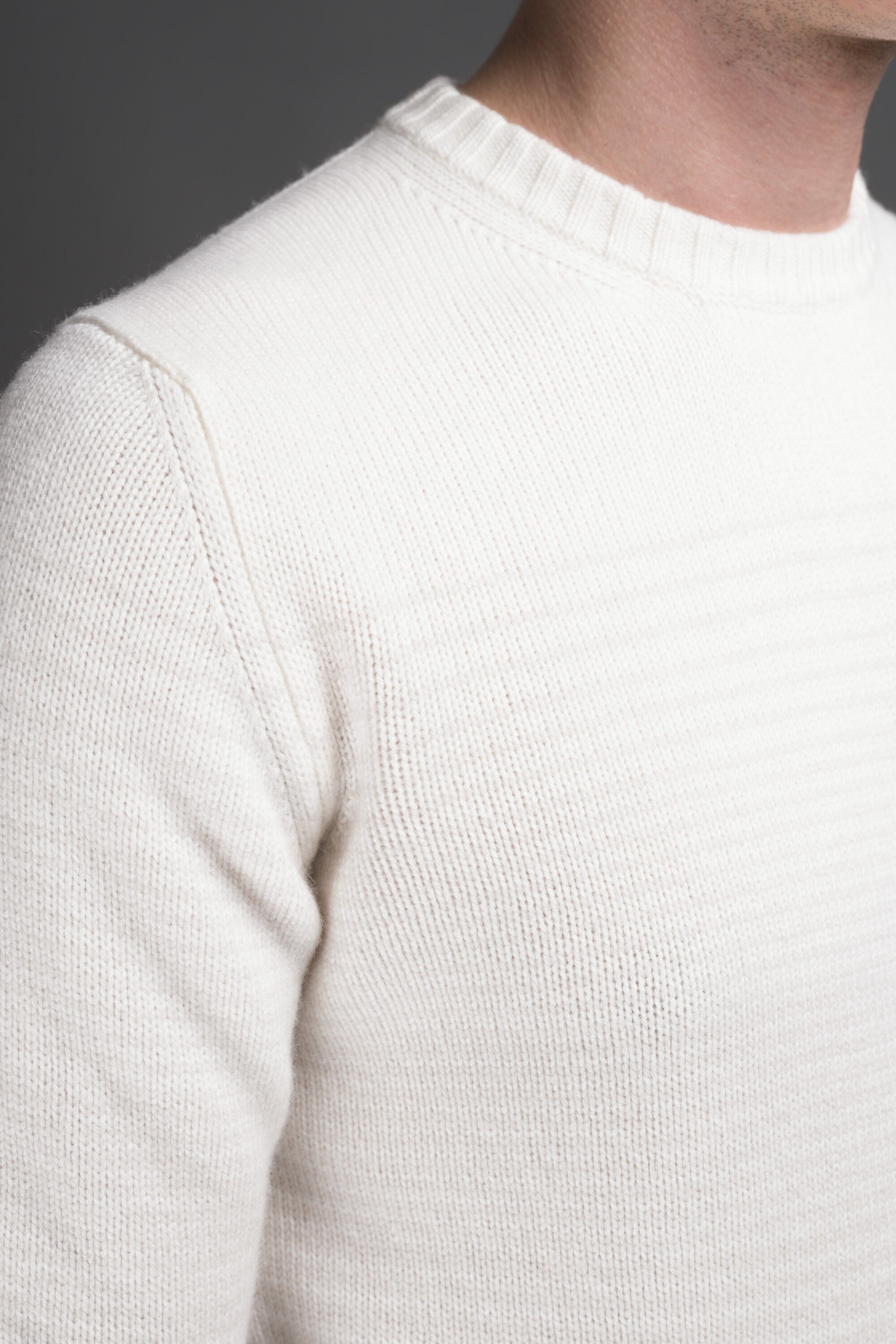 MOORER MEN'S WHITE RIBBED KNIT SWEATER
