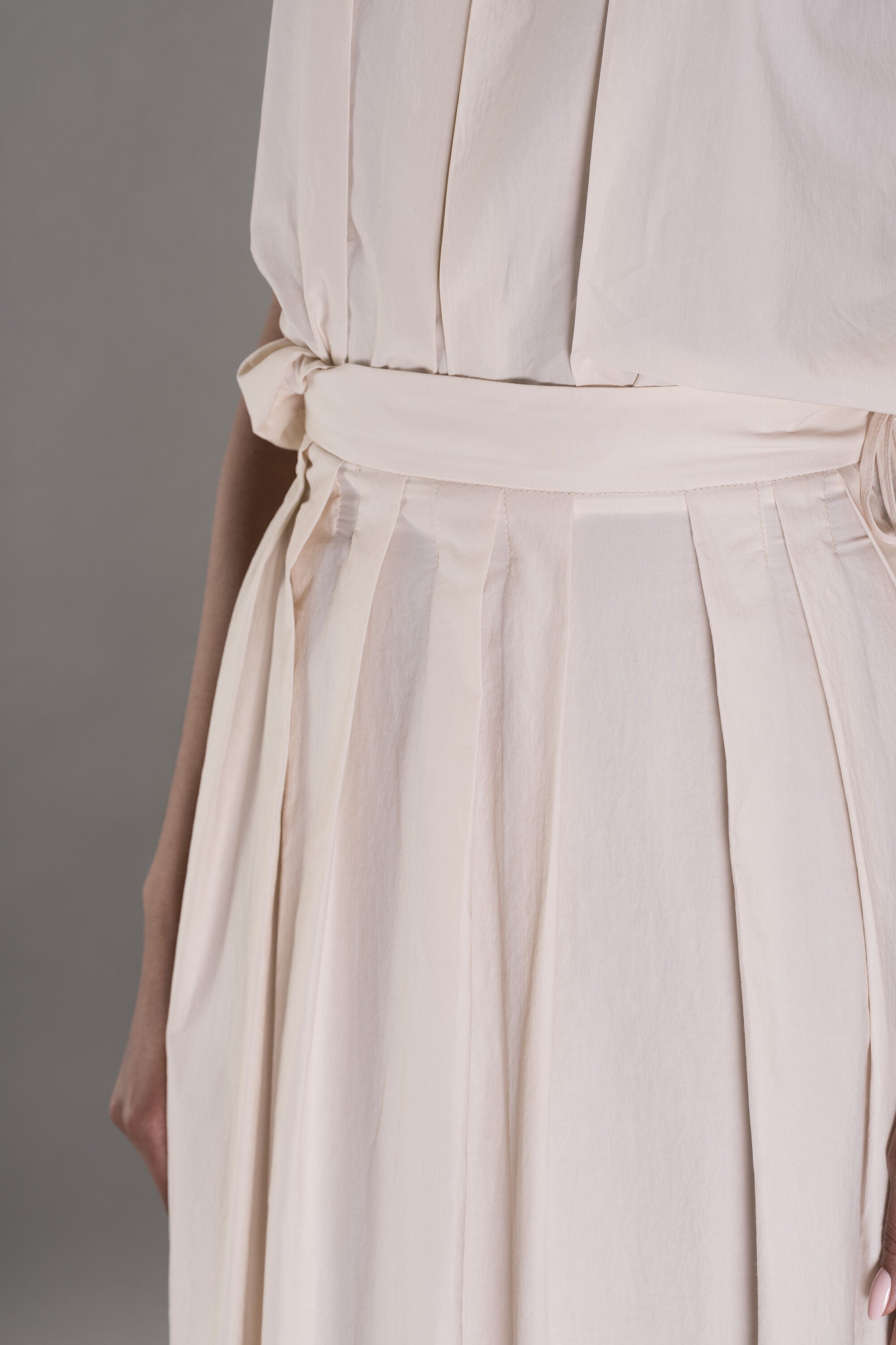 MOORER WOMEN'S ECRU PLEATED MIDI DRESS