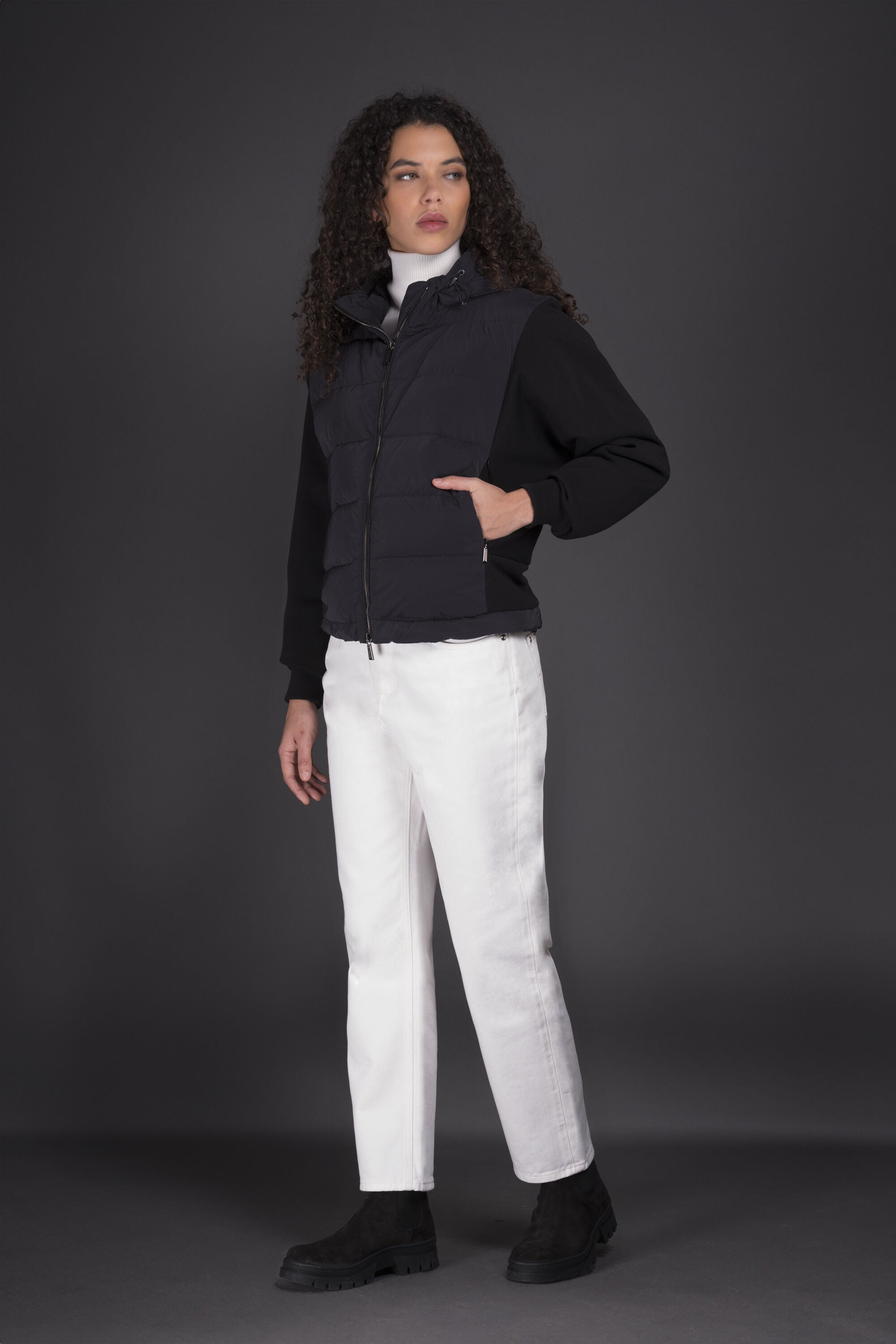 MOORER WOMEN'S BLACK QUILTED VEST WITH ZIPPER