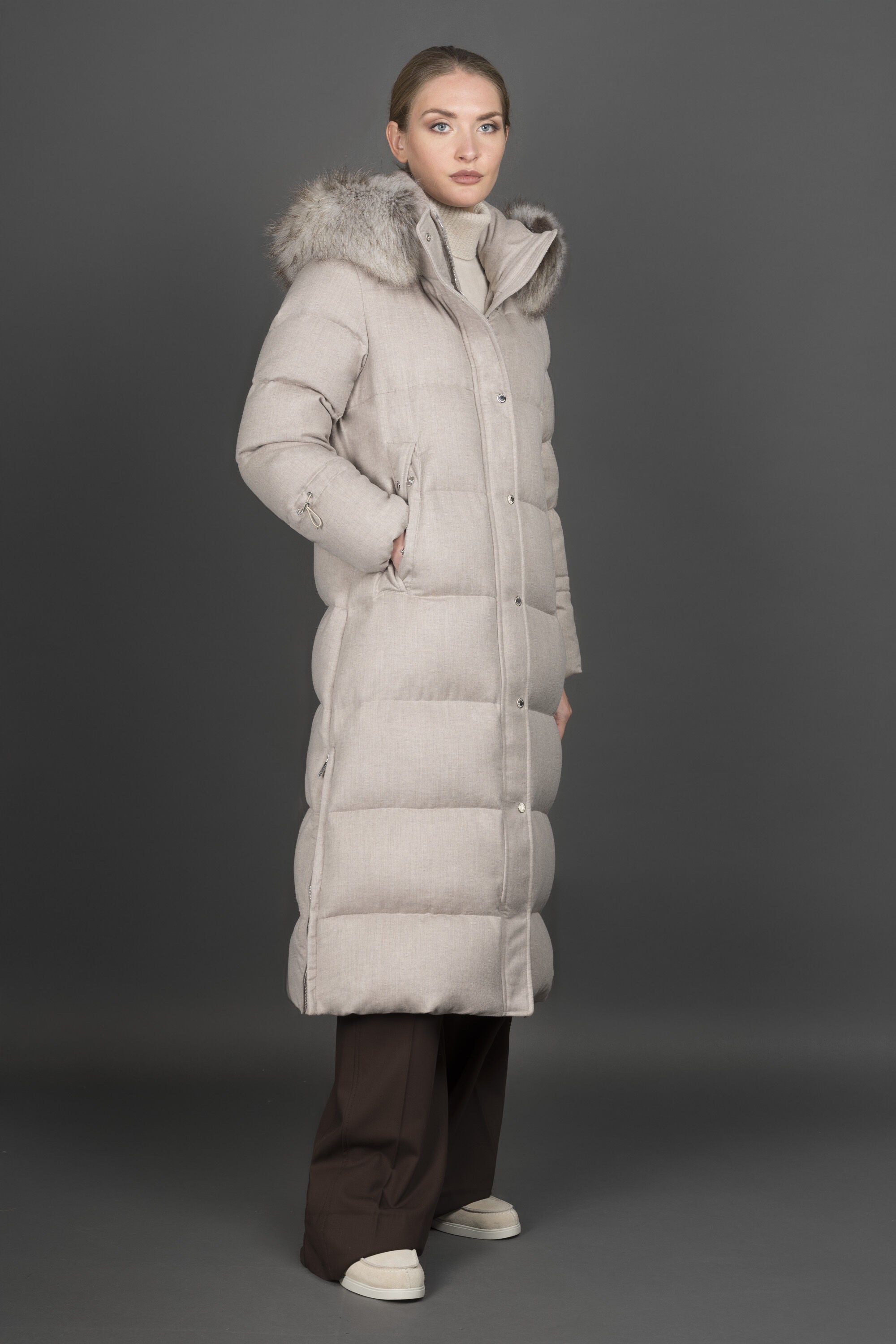 MOORER WOMEN'S BEIGE LONG PUFFER COAT WITH FUR