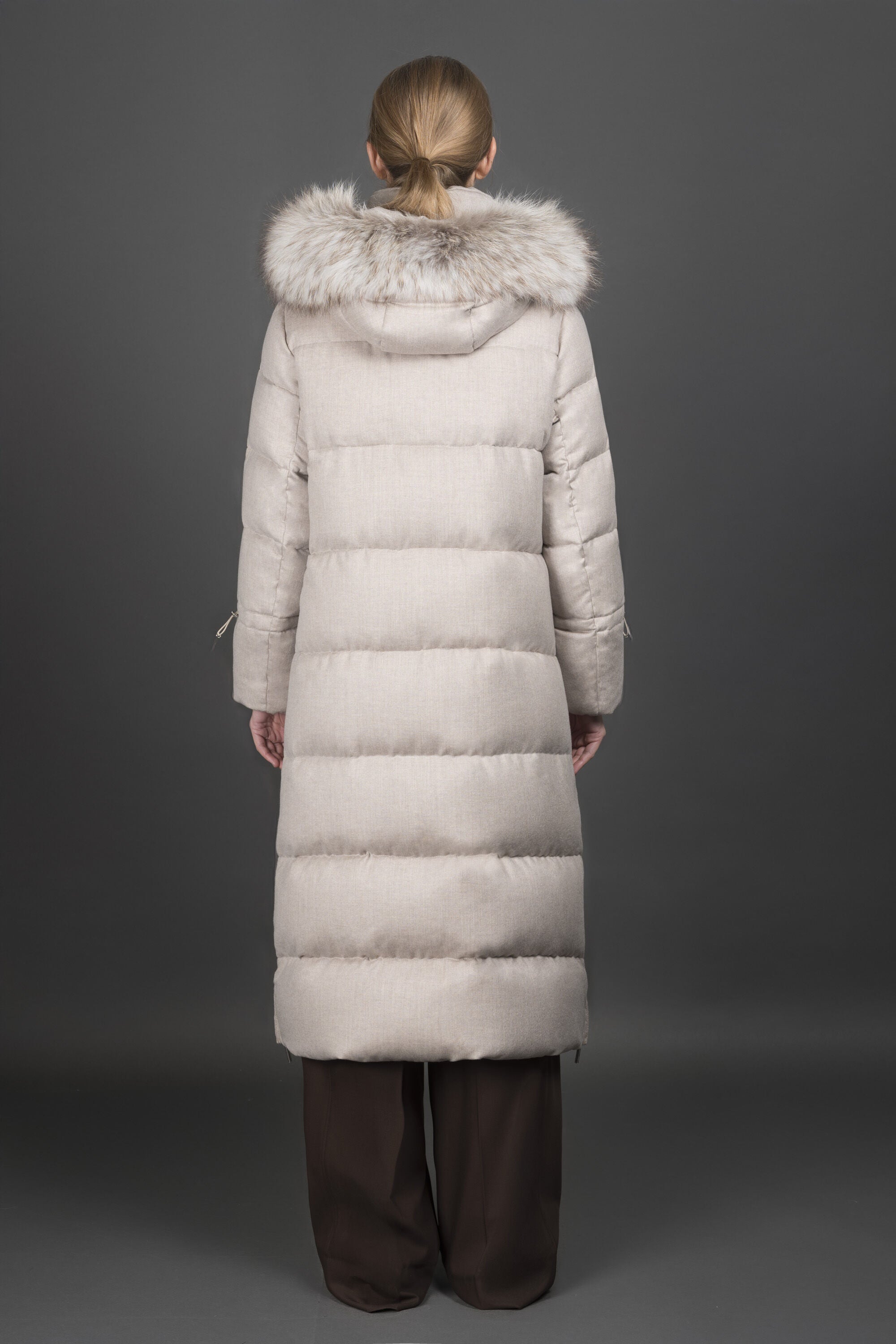 MOORER WOMEN'S BEIGE LONG PUFFER COAT WITH FUR