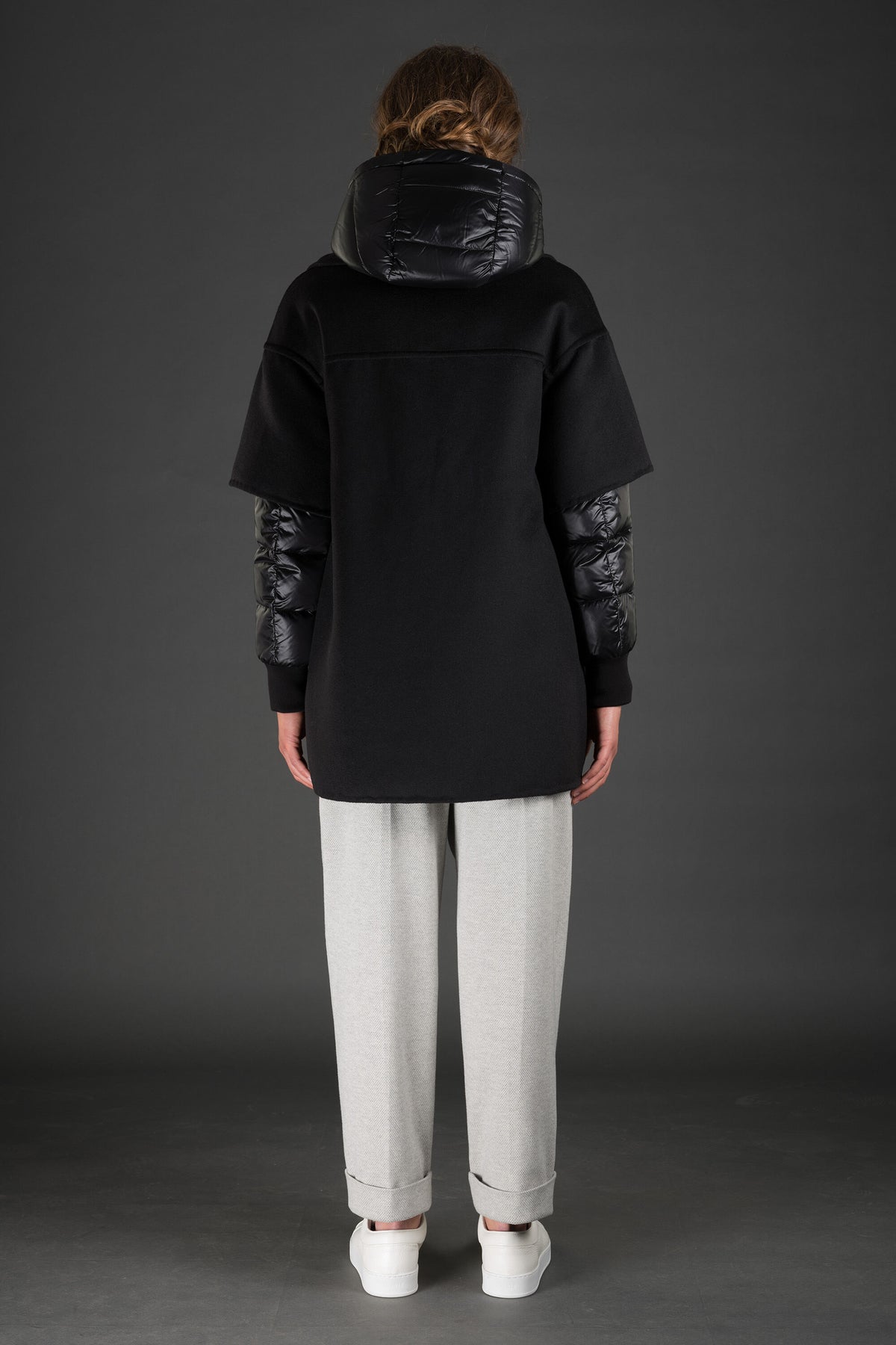 MOORER WOMEN'S BLACK SHORT-SLEEVE JACKET WITH HOOD