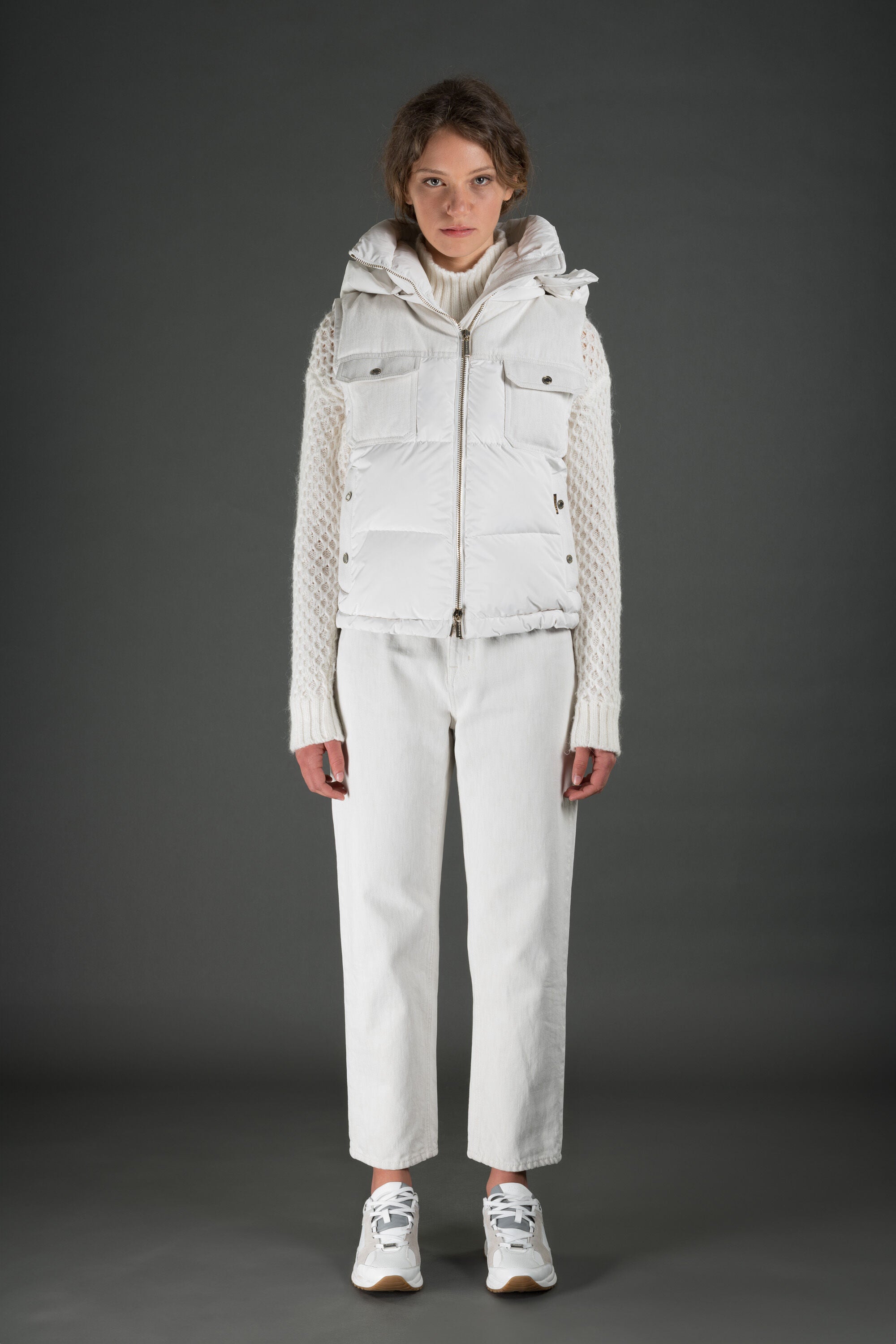 MOORER WOMEN'S ECRU QUILTED VEST WITH POCKETS