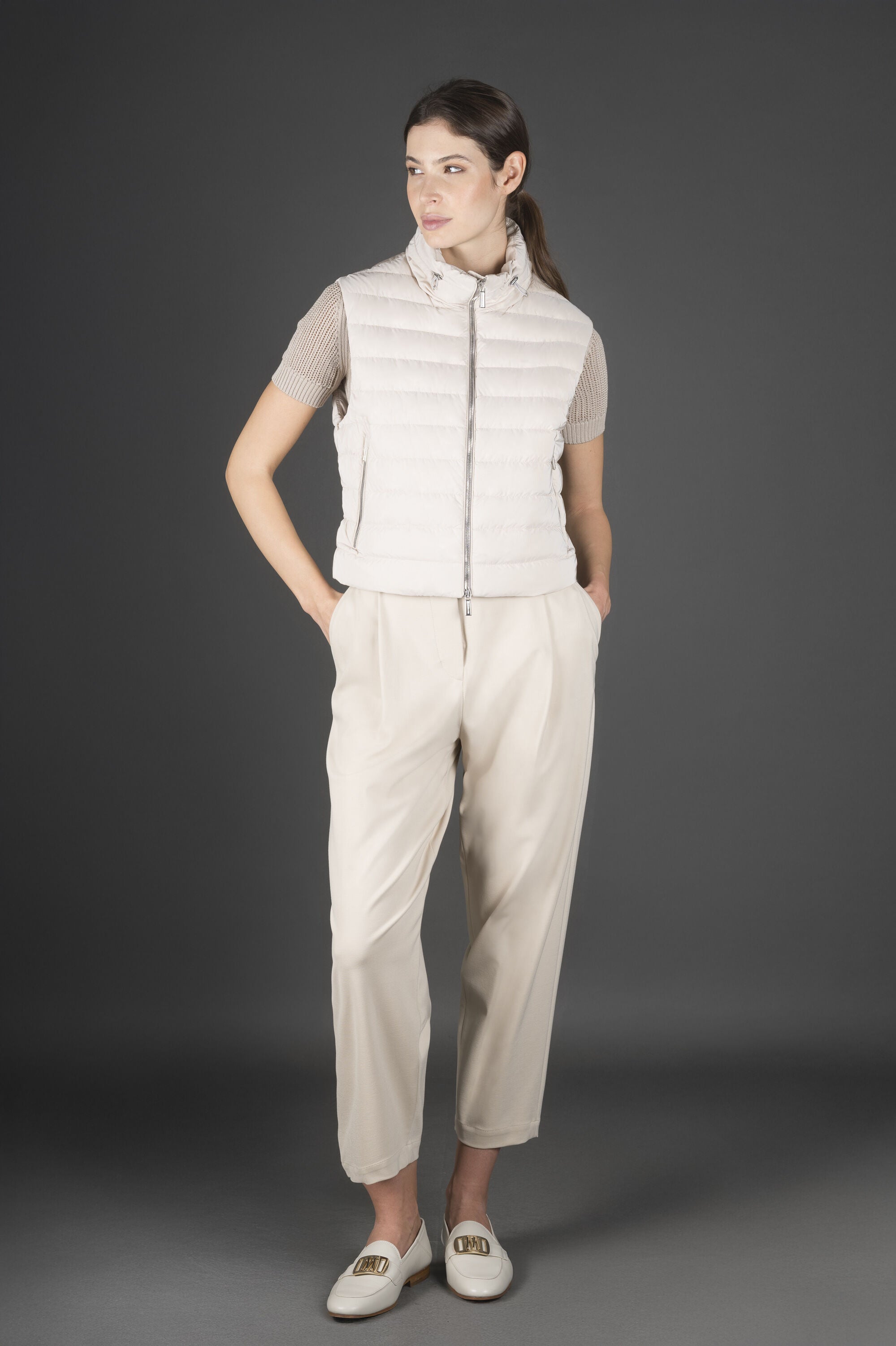 MOORER WOMEN'S STONE QUILTED SLEEVELESS PUFFER VEST