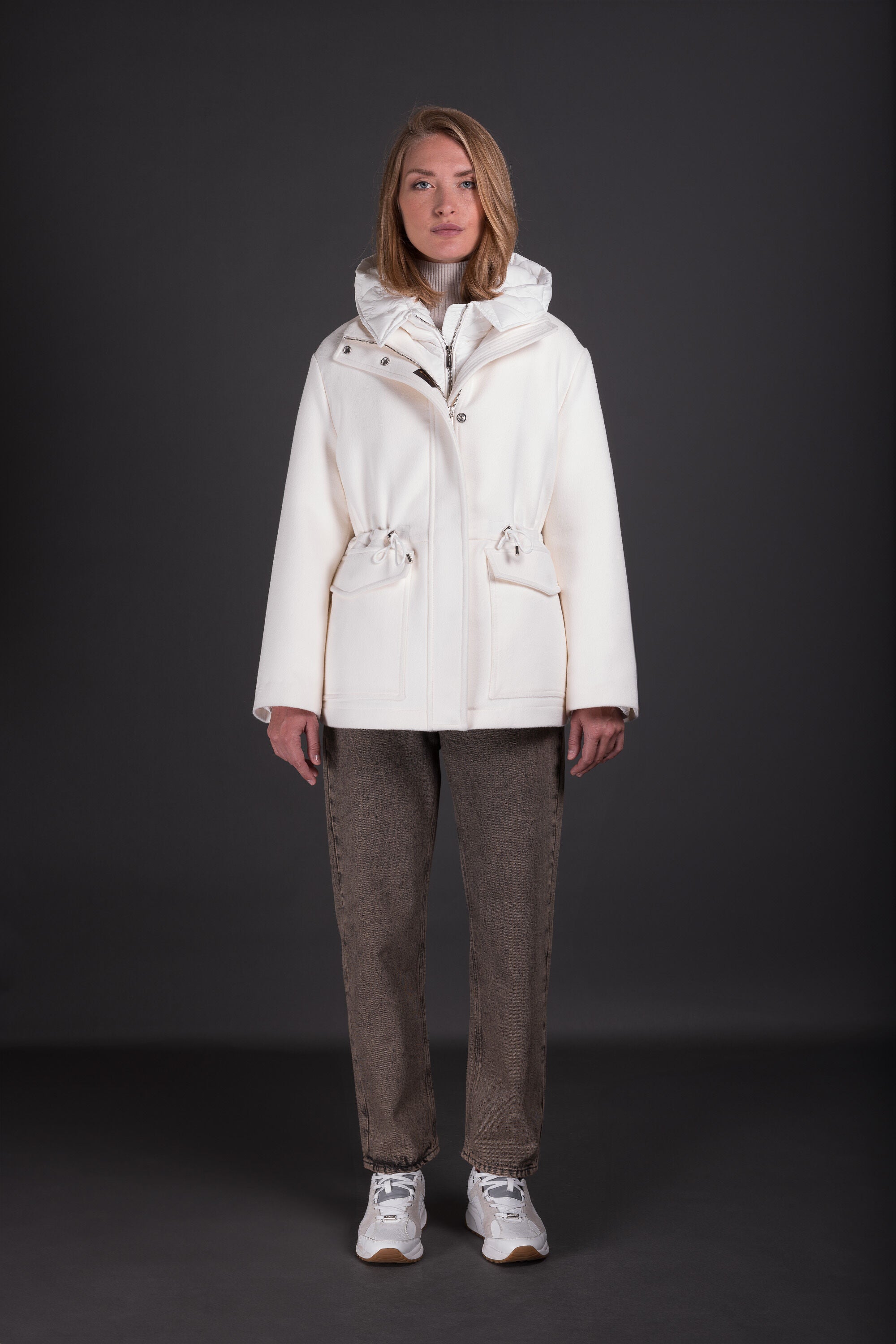 MOORER WOMEN'S WHITE HOODED DRAWSTRING JACKET