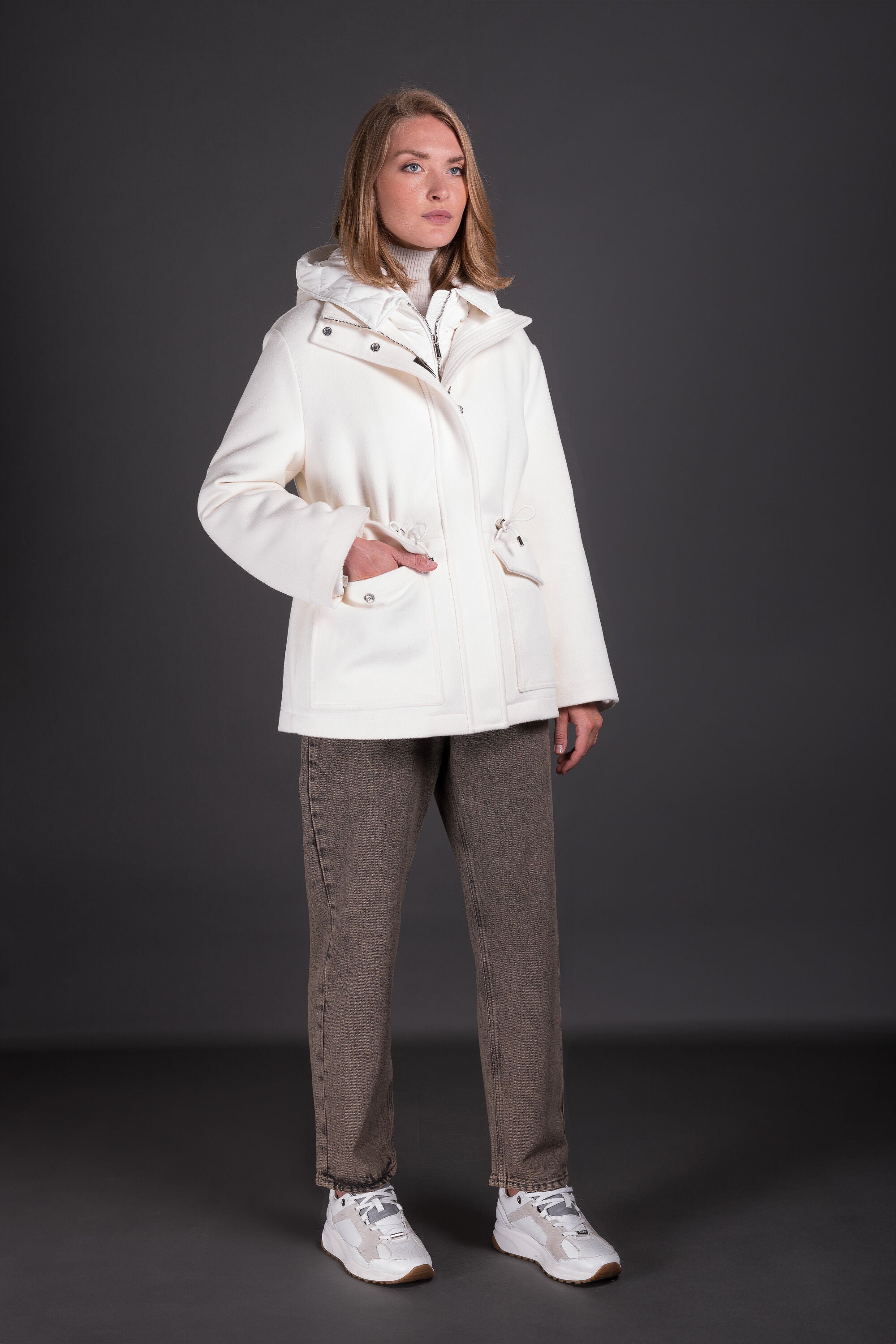 MOORER WOMEN'S WHITE HOODED DRAWSTRING JACKET