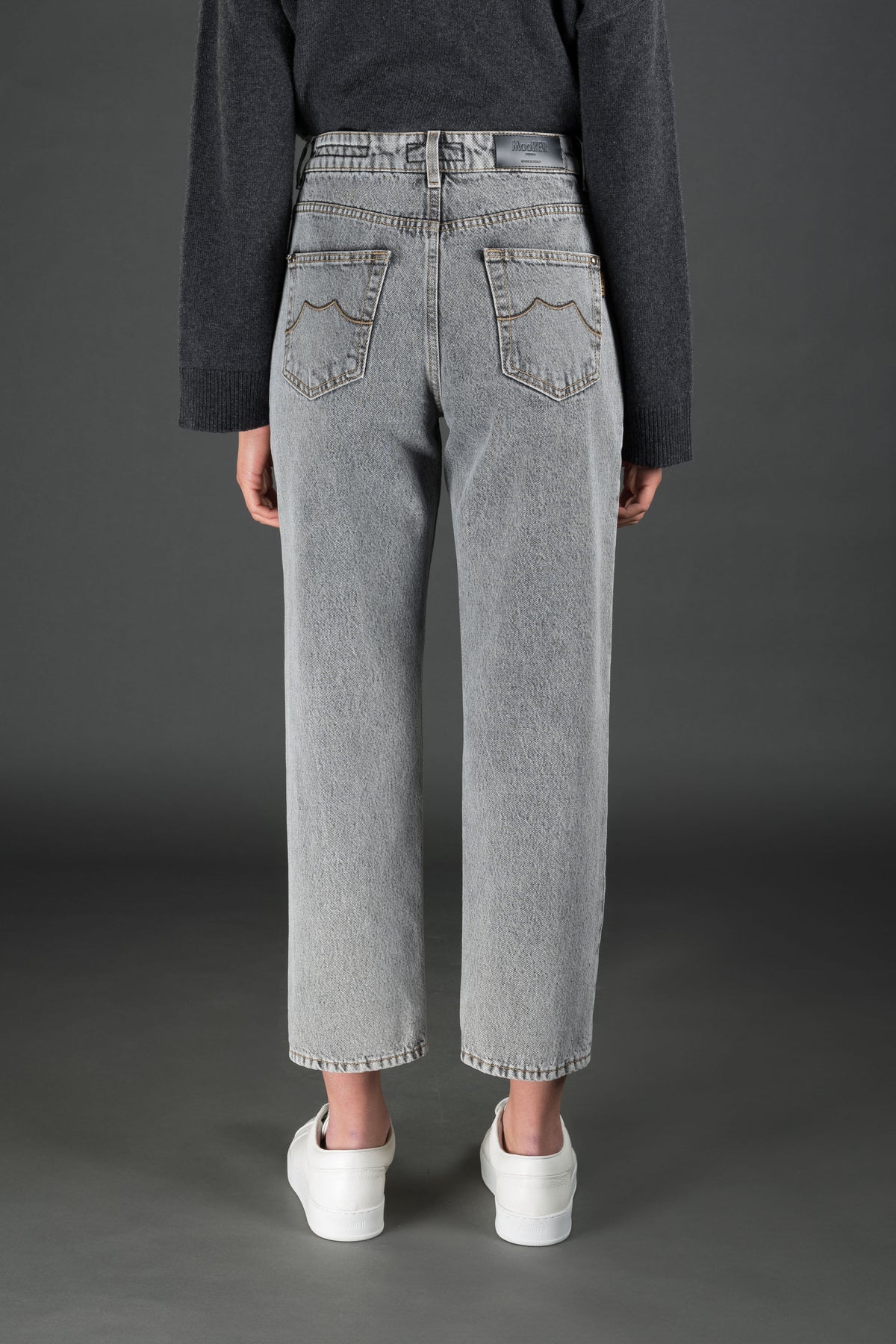 MOORER WOMEN'S LIGHT GREY STRAIGHT TROUSERS