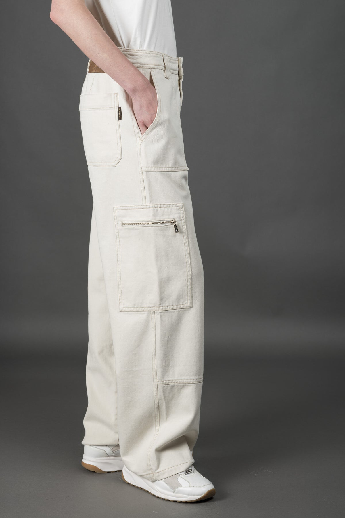 MOORER WOMEN'S OFF WHITE RELAXED CARGO TROUSERS