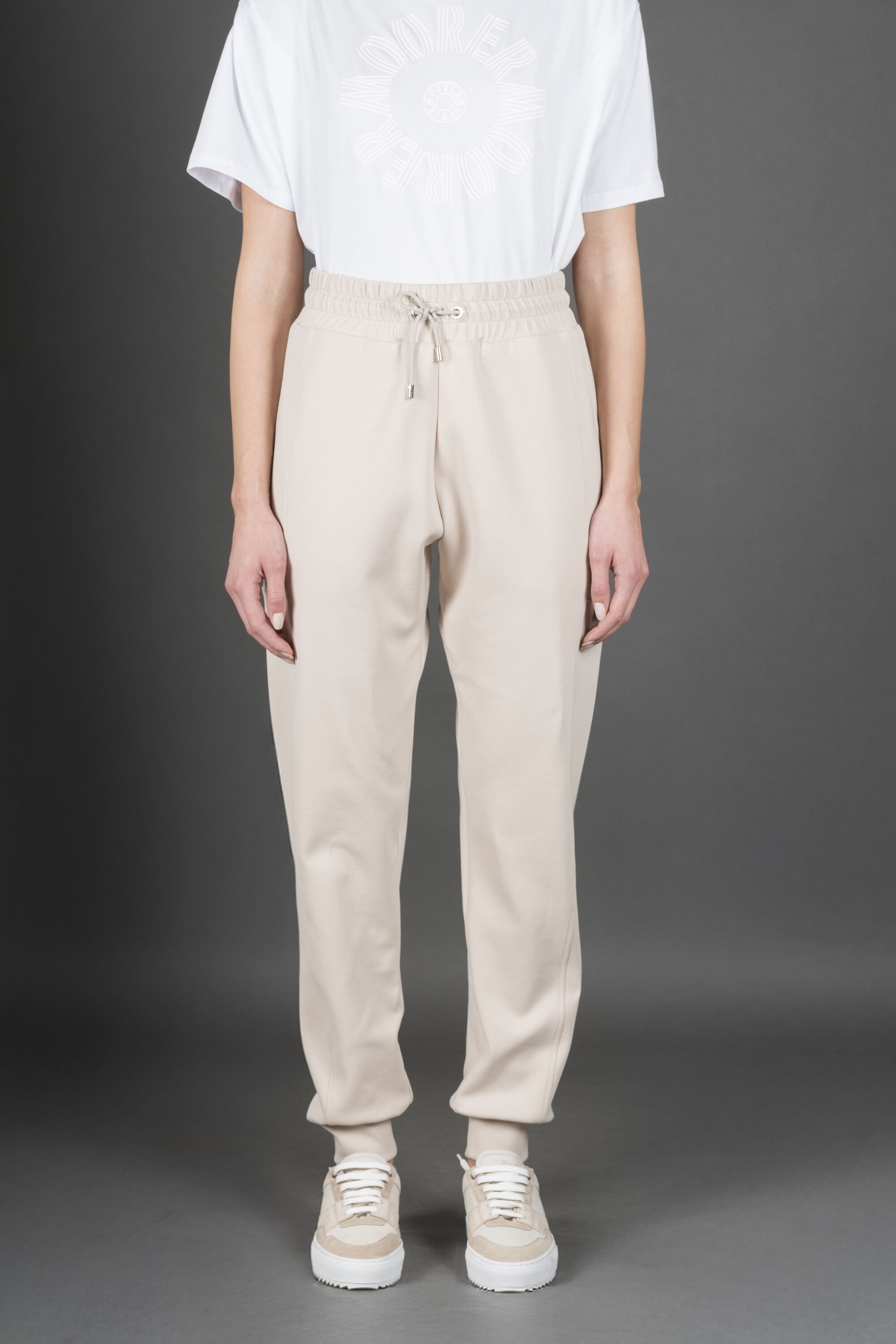 MOORER WOMEN'S LIGHT BEIGE RELAXED TROUSERS