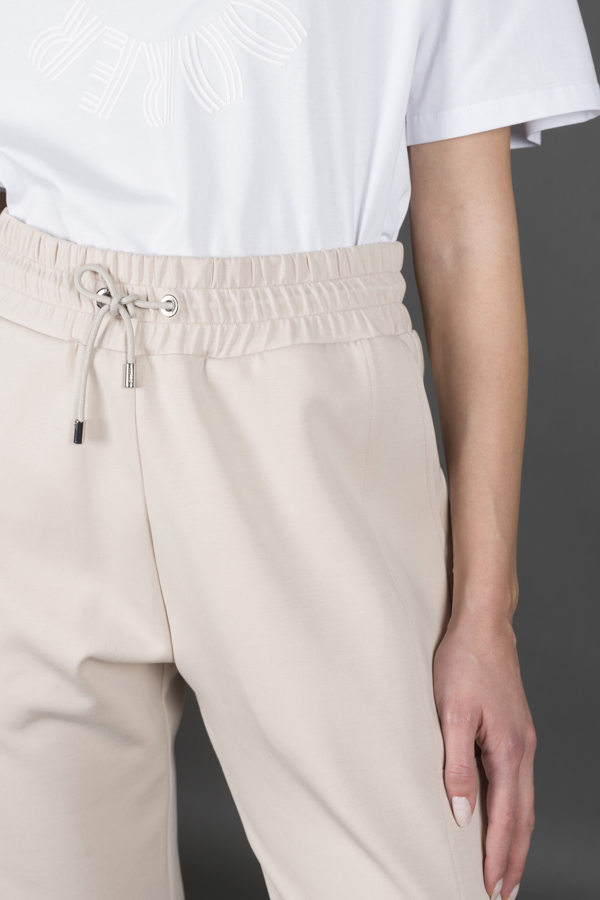 MOORER WOMEN'S LIGHT BEIGE RELAXED TROUSERS