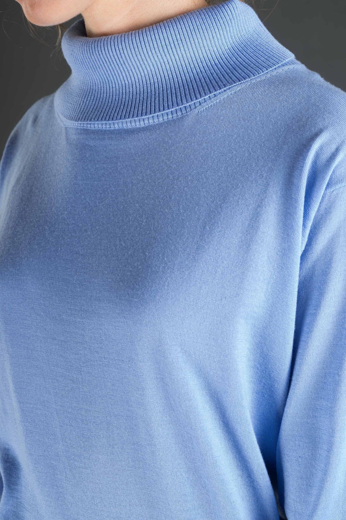 MOORER WOMEN'S LIGHT BLUE TURTLENECK SWEATER
