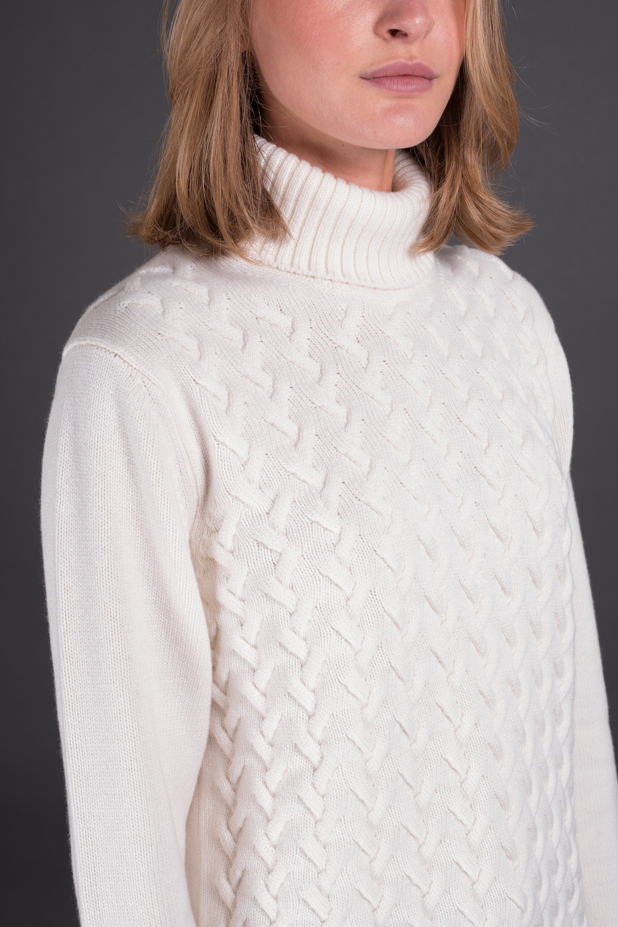 MOORER WOMEN'S WHITE CABLE KNIT SWEATER